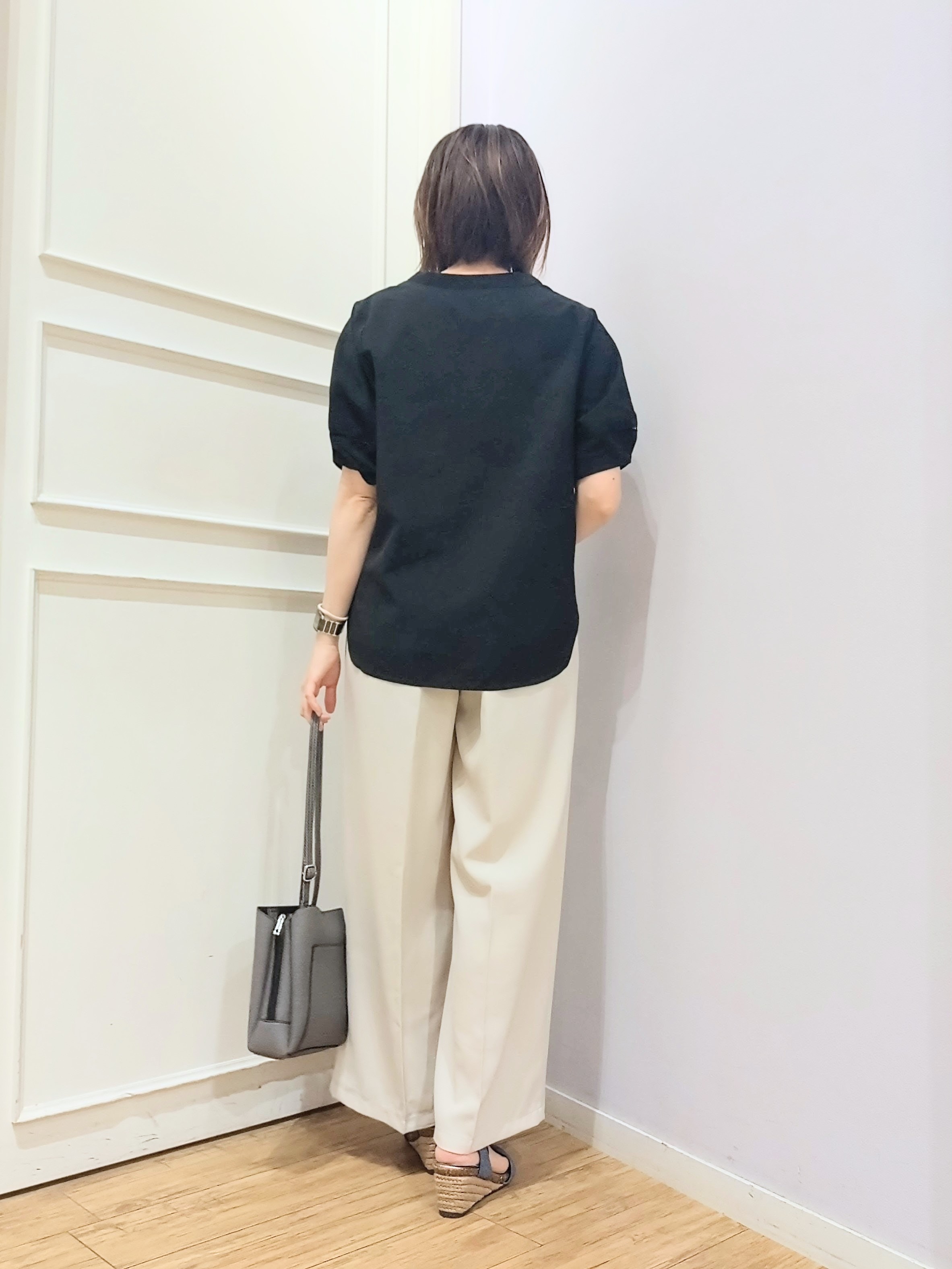 miomioさんの「SHOO･LA･RUE｜【洗濯後しわになりにくい/インせずきまる】シンプルだけど女性らしい 麻調スキッパーブラウス」を使ったコーディネート