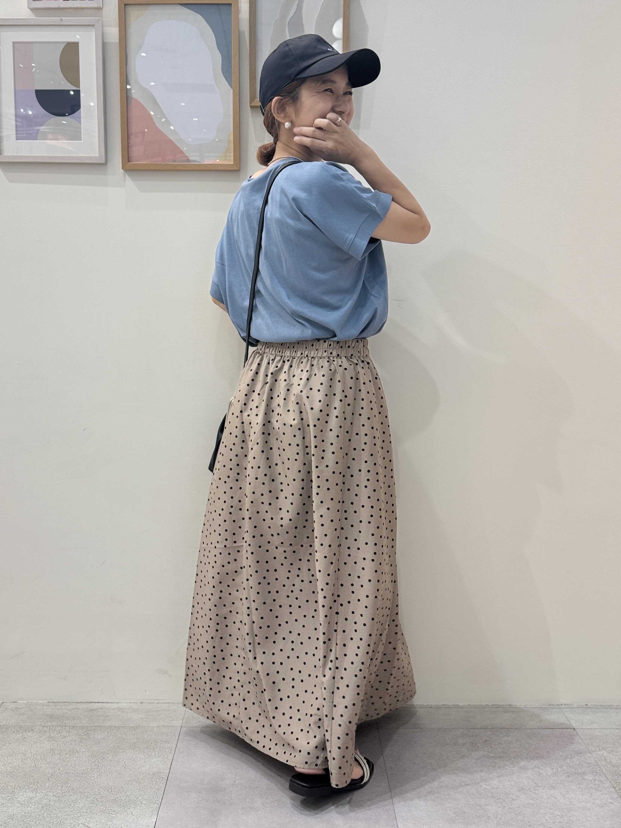たけぴさんの「SHOO･LA･RUE｜【汗じみ防止/S-LL/体型カバー/洗濯機可】汗じみが気になりにくい 大人の刺繍ロゴTシャツ」を使ったコーディネート
