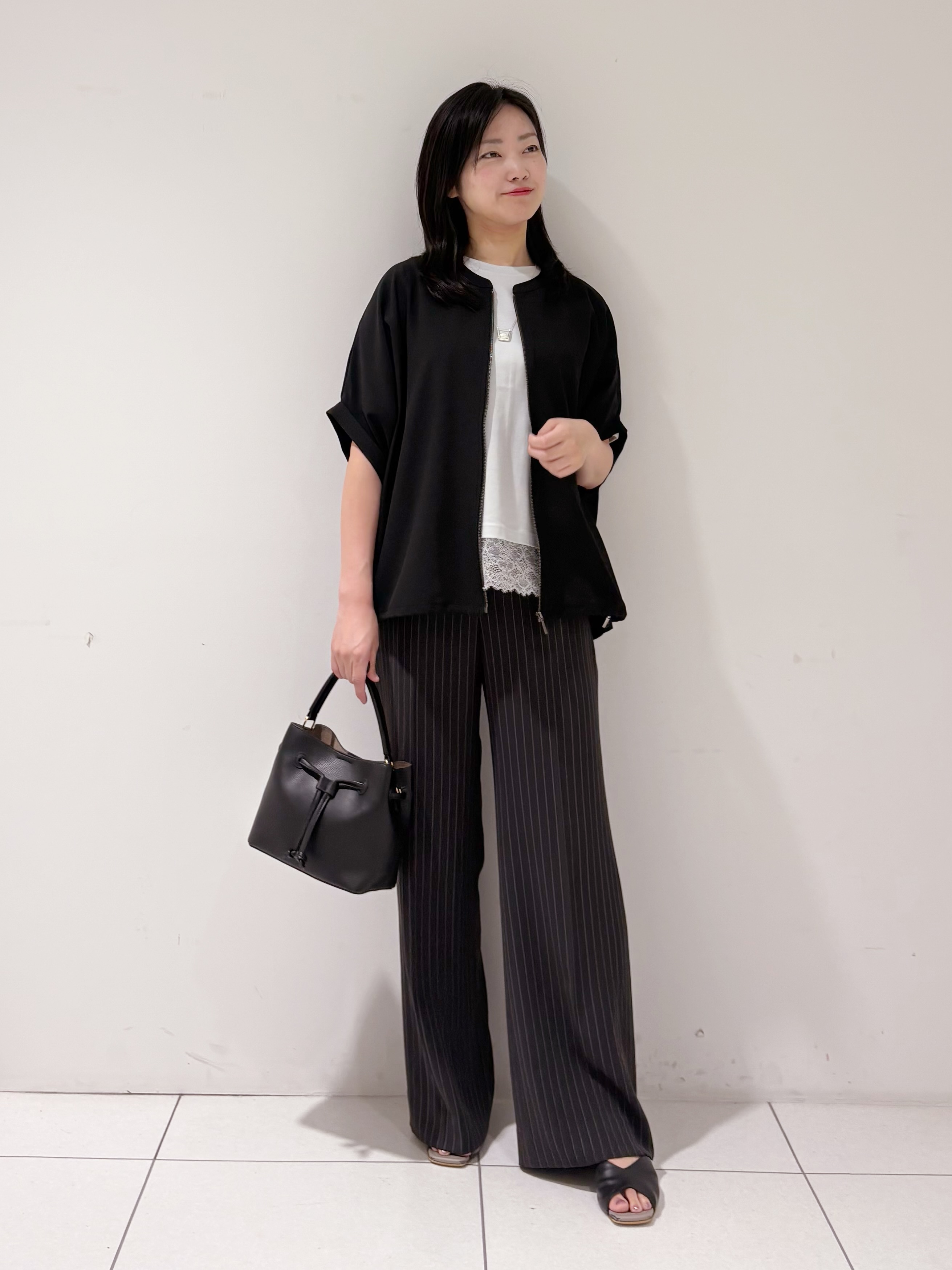 momokoさんの「INDIVI｜【夏羽織り/着る日傘】ドルマンフォルムブルゾン」を使ったコーディネート