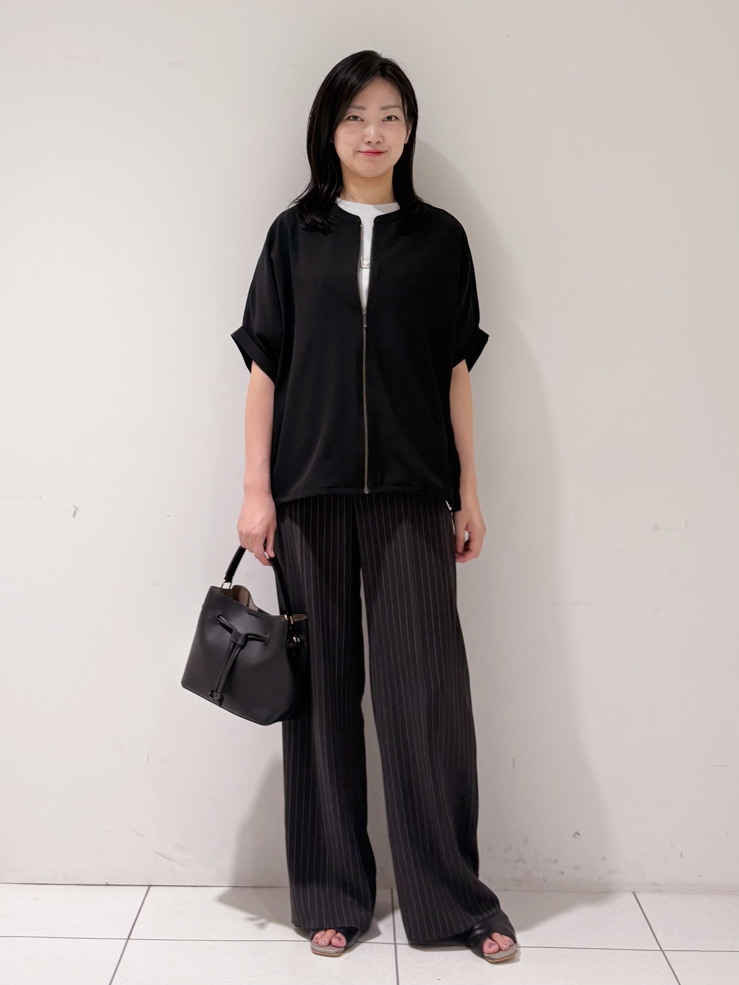 momokoさんの「INDIVI｜【夏羽織り/着る日傘】ドルマンフォルムブルゾン」を使ったコーディネート