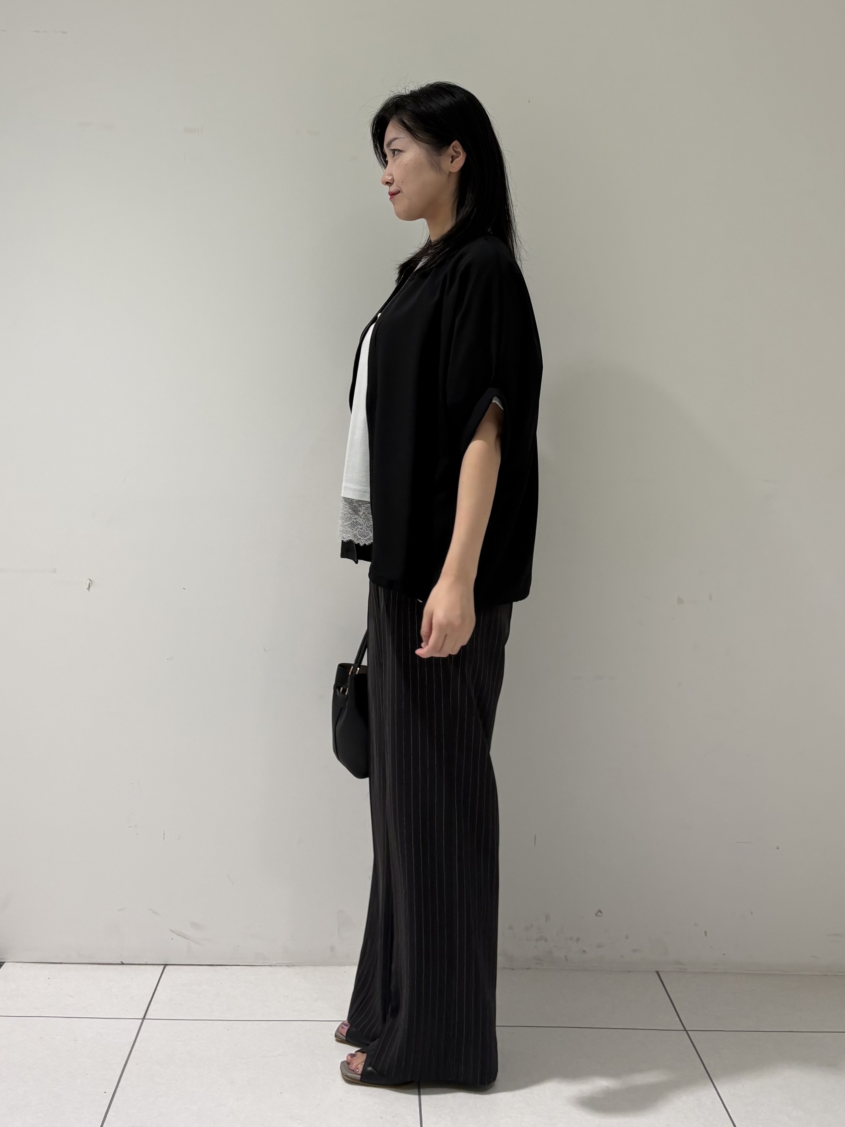 momokoさんの「INDIVI｜【夏羽織り/着る日傘】ドルマンフォルムブルゾン」を使ったコーディネート