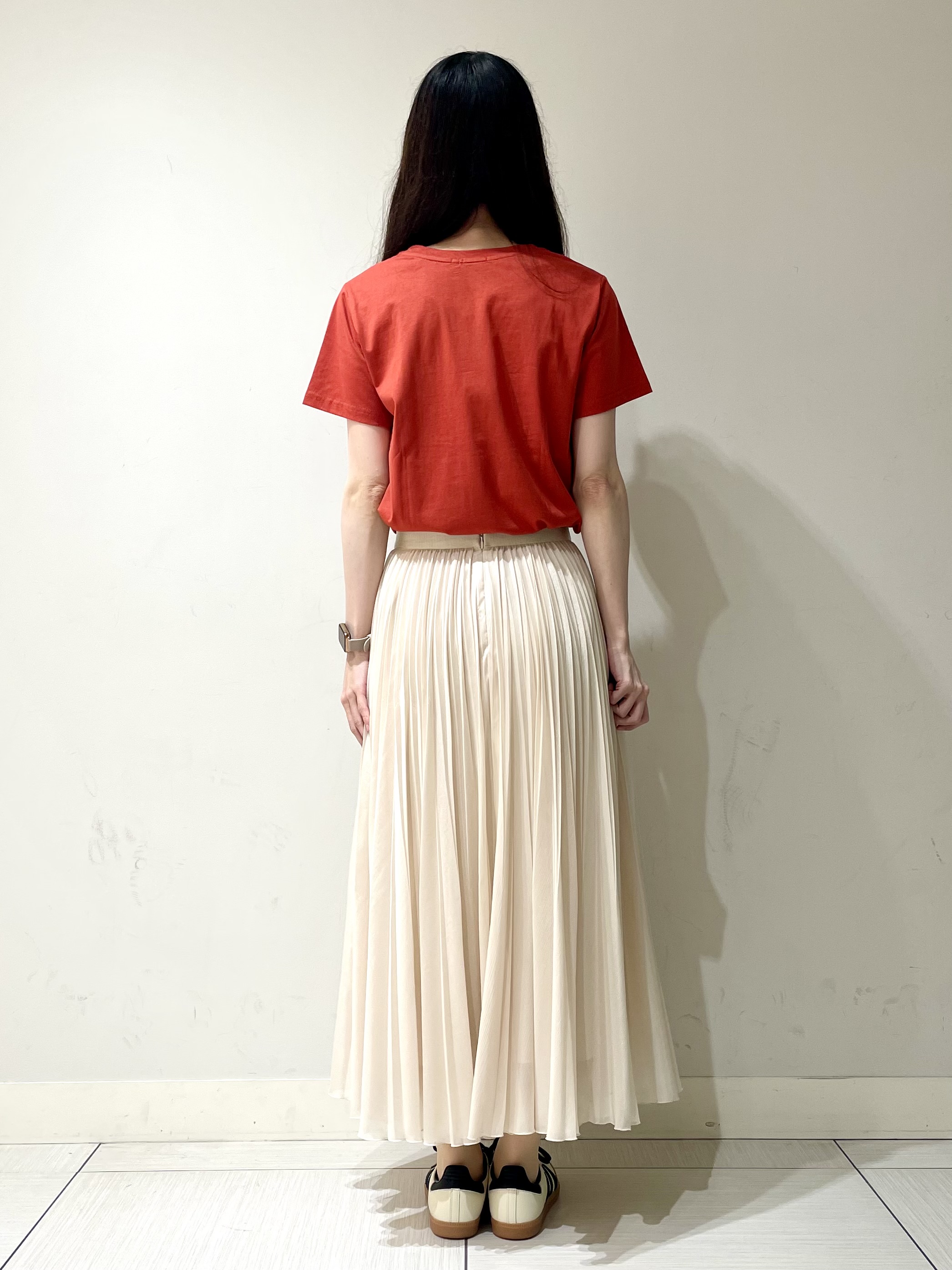 ことさんの「DRESSTERIOR｜箔プリント ロゴTシャツ」を使ったコーディネート