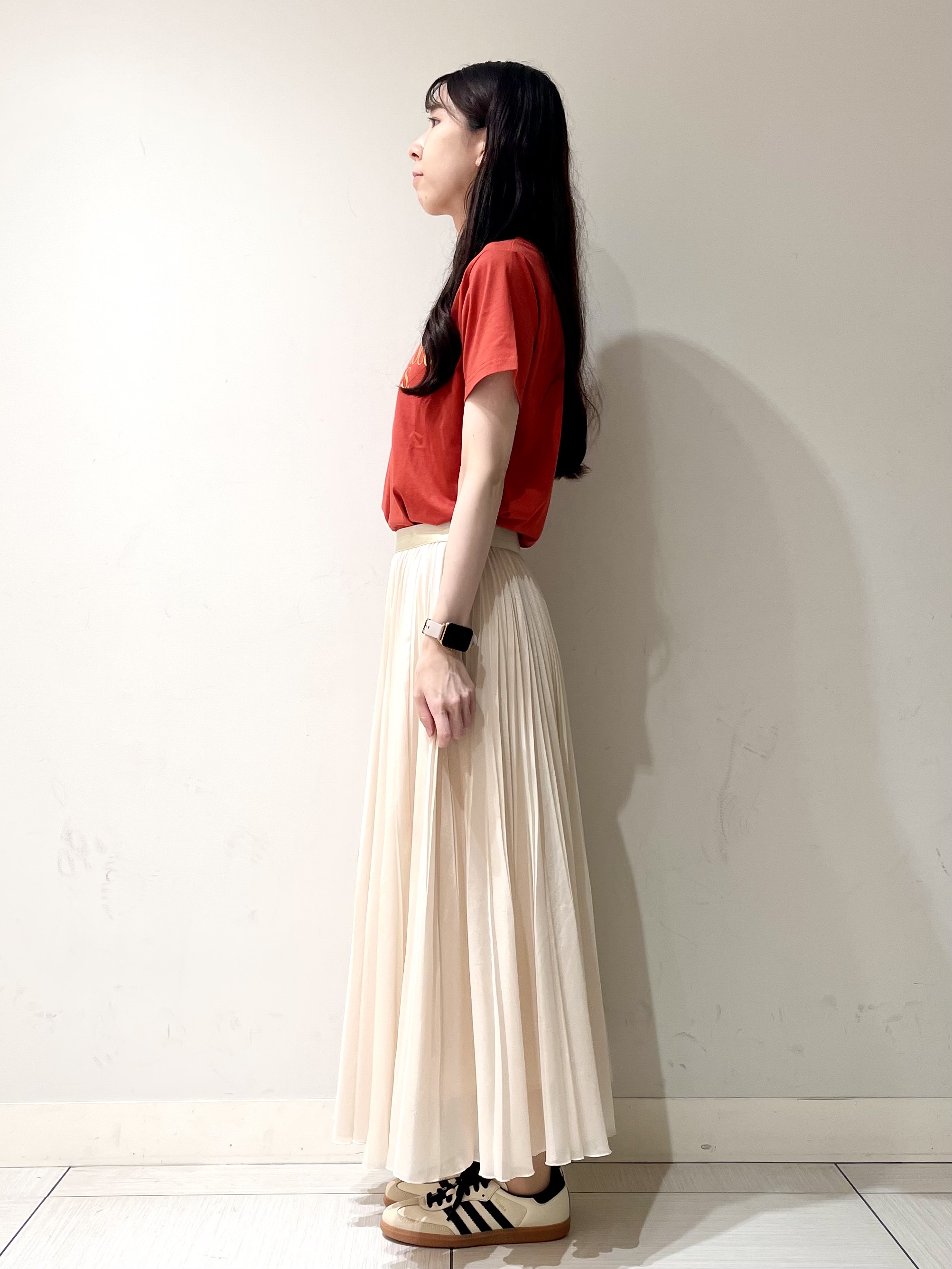 ことさんの「DRESSTERIOR｜箔プリント ロゴTシャツ」を使ったコーディネート