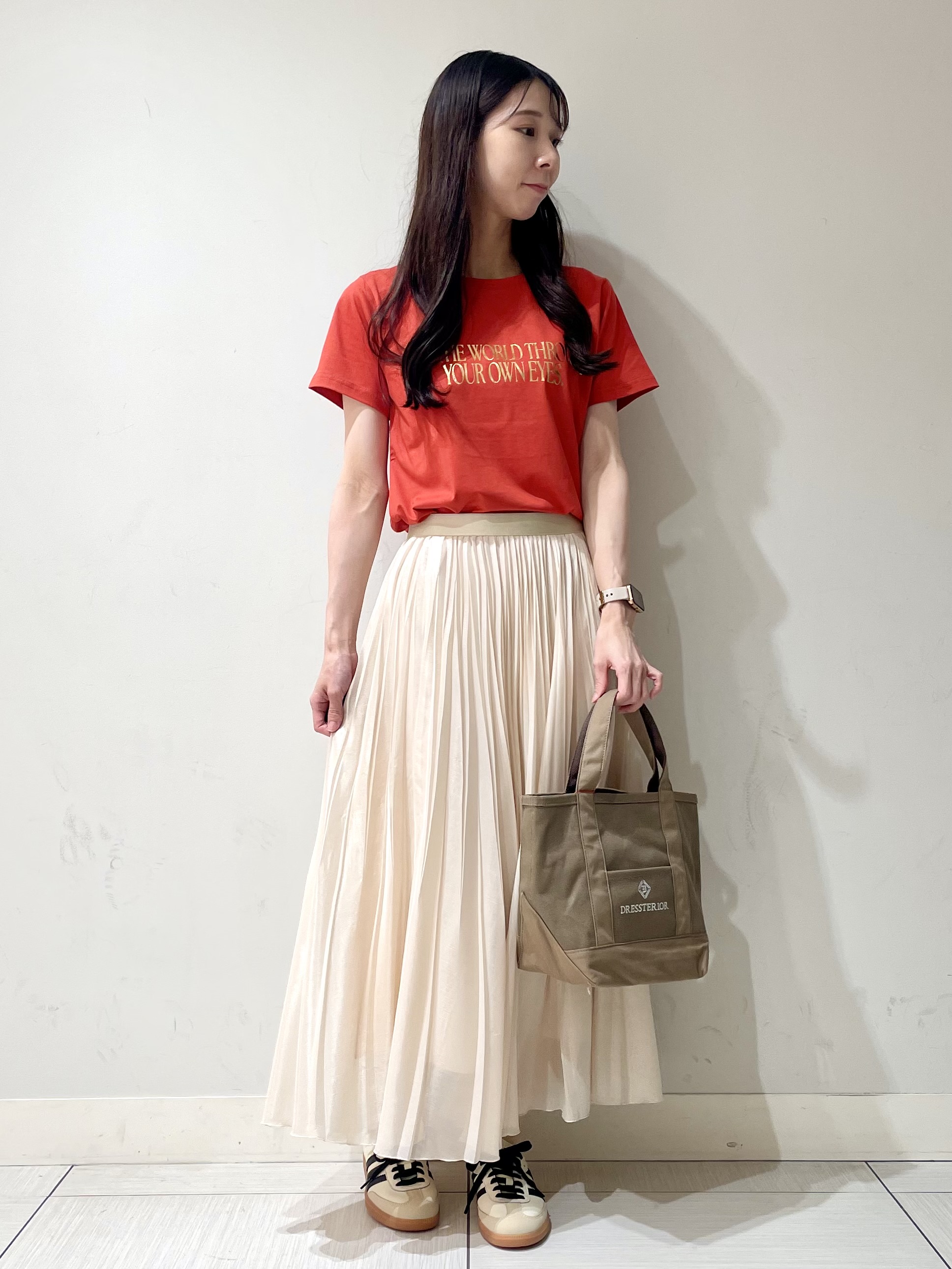 ことさんの「DRESSTERIOR｜箔プリント ロゴTシャツ」を使ったコーディネート