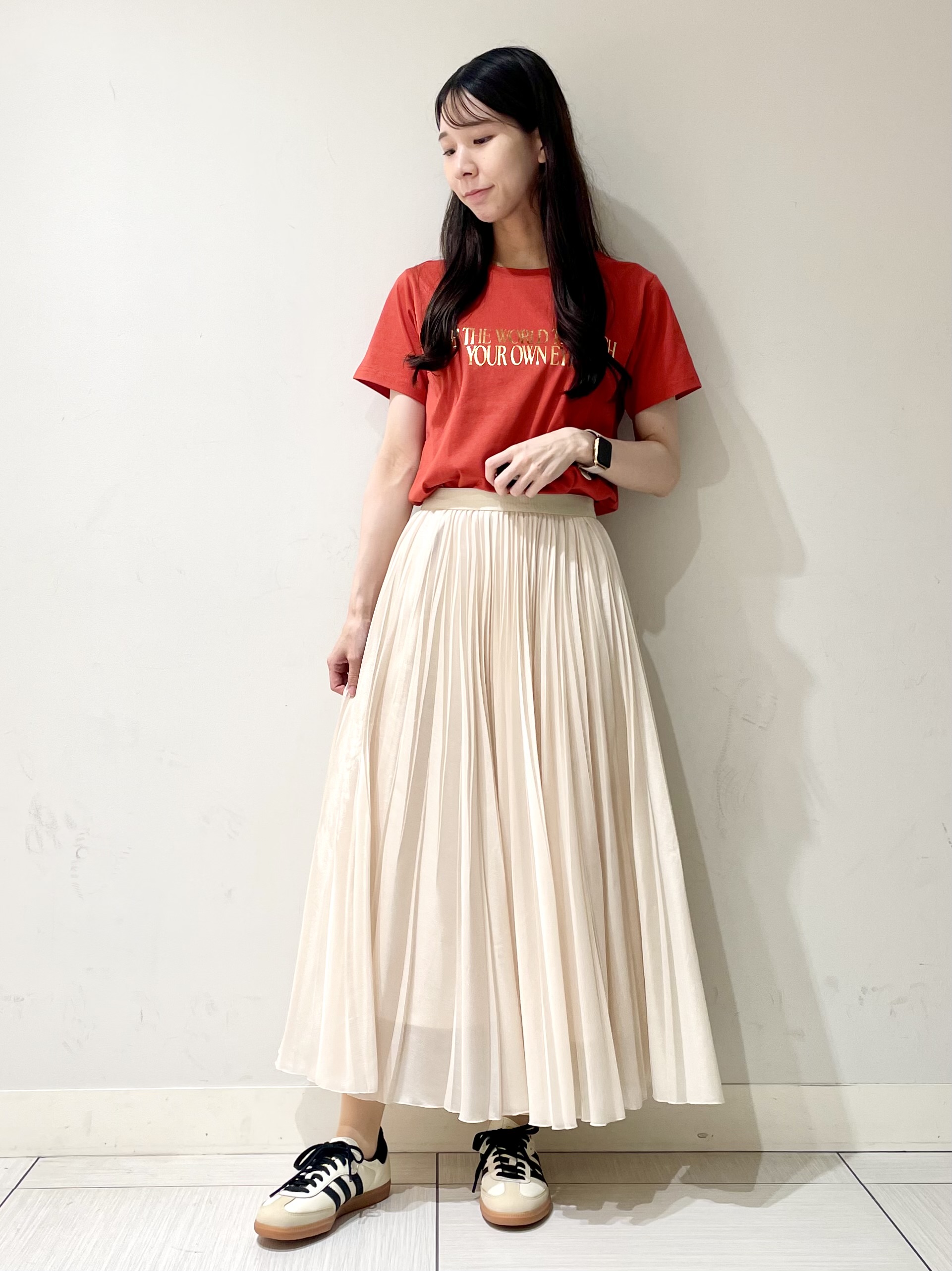 ことさんの「DRESSTERIOR｜箔プリント ロゴTシャツ」を使ったコーディネート