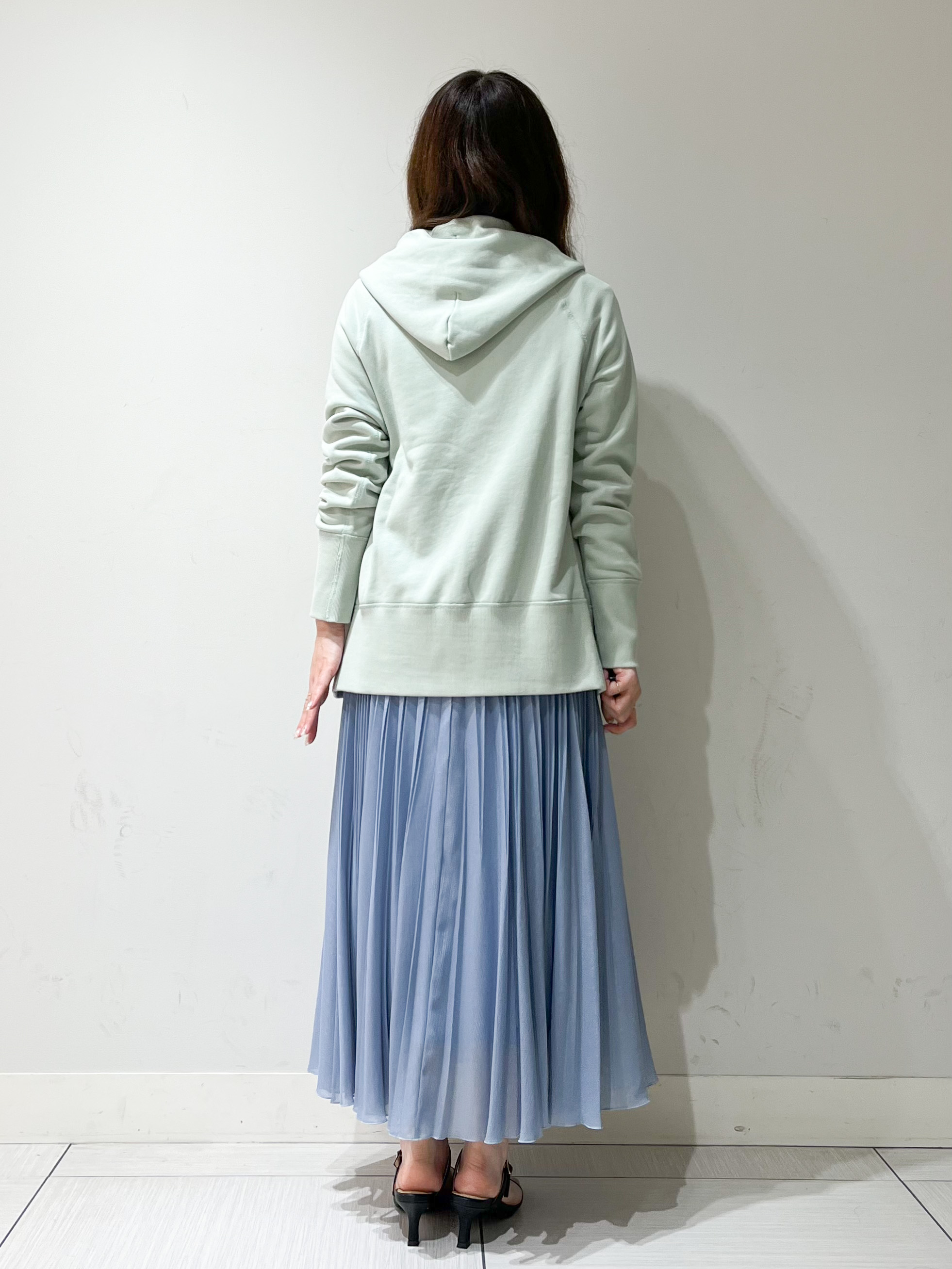 じゅんさんの「DRESSTERIOR｜【春夏/寒暖差対応/ウォッシャブル】ライト裏毛フーディー」を使ったコーディネート