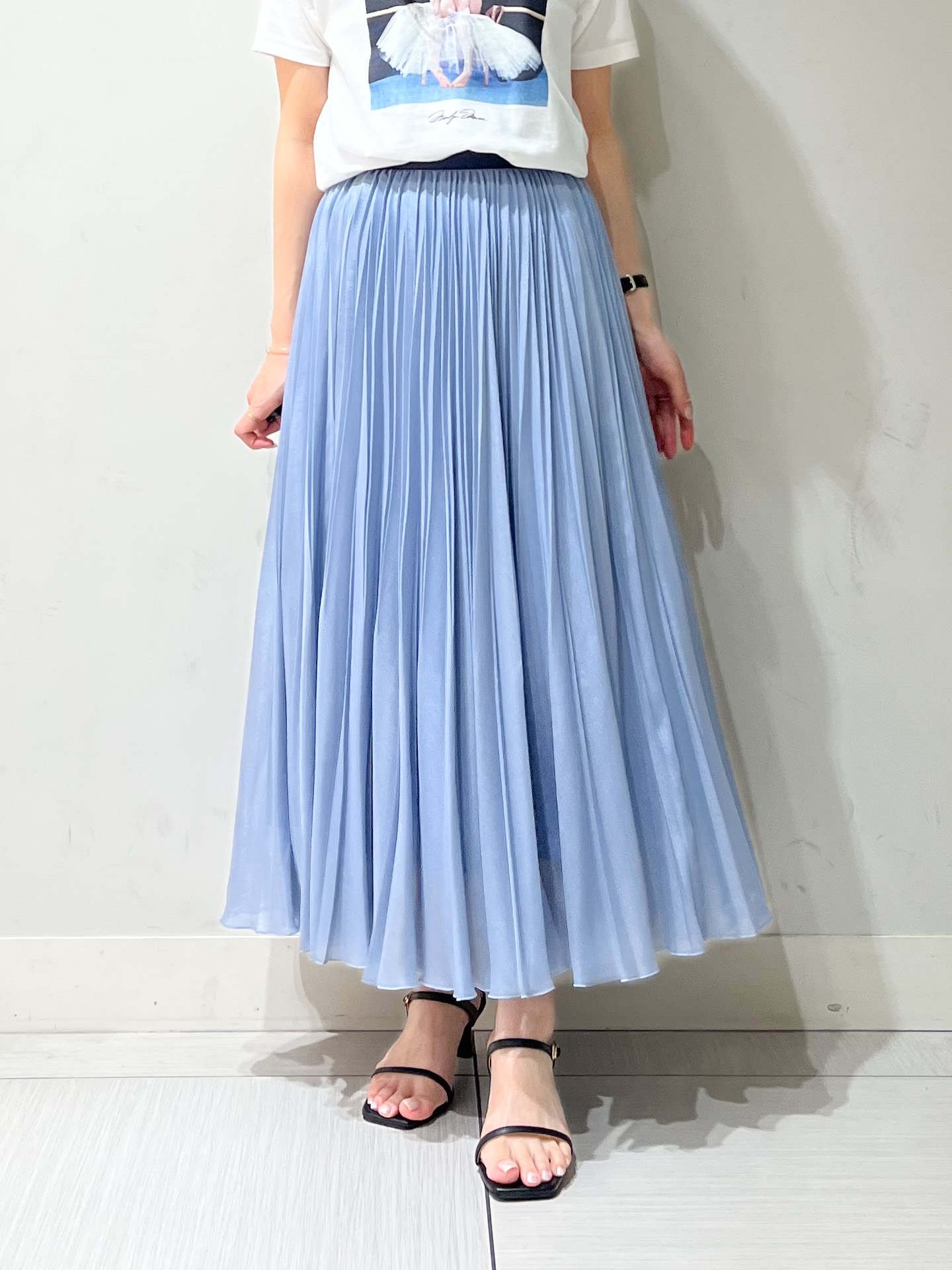 じゅんさんの「DRESSTERIOR｜【春夏/寒暖差対応/ウォッシャブル】ライト裏毛フーディー」を使ったコーディネート