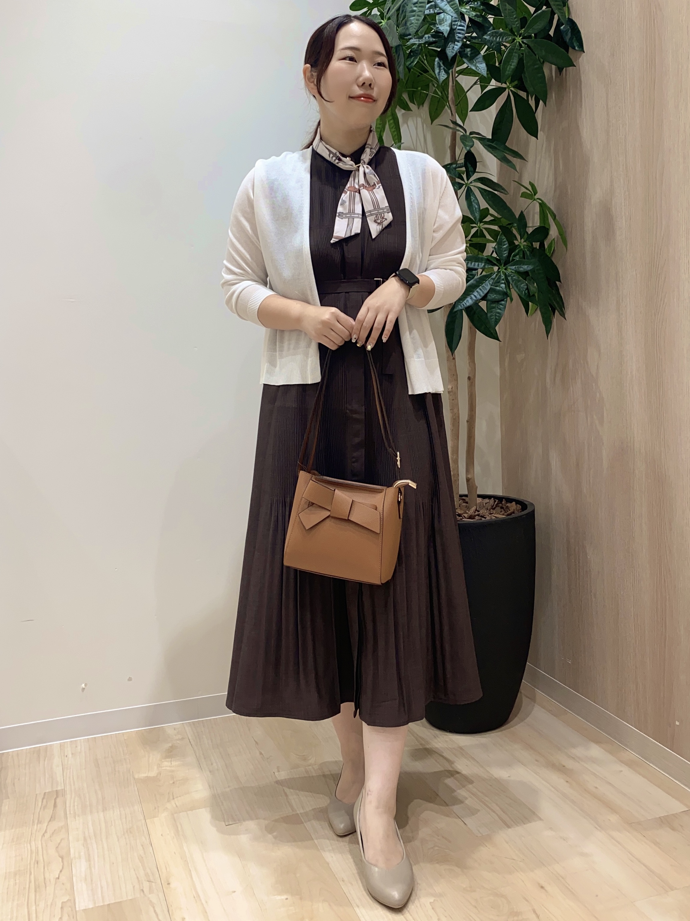 HANAさんの「grove｜【低身長さんも選べる着丈・洗濯機◎】プリーツベルトワンピース」を使ったコーディネート