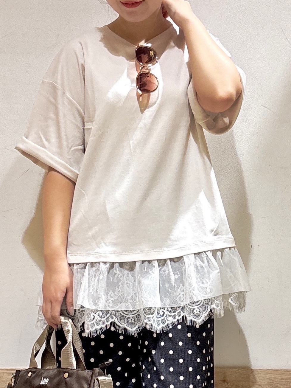 るねさんの「SHOO･LA･RUE｜【UV/抗菌防臭/S-LL】1枚でサマ見え 裾レースTシャツ」を使ったコーディネート