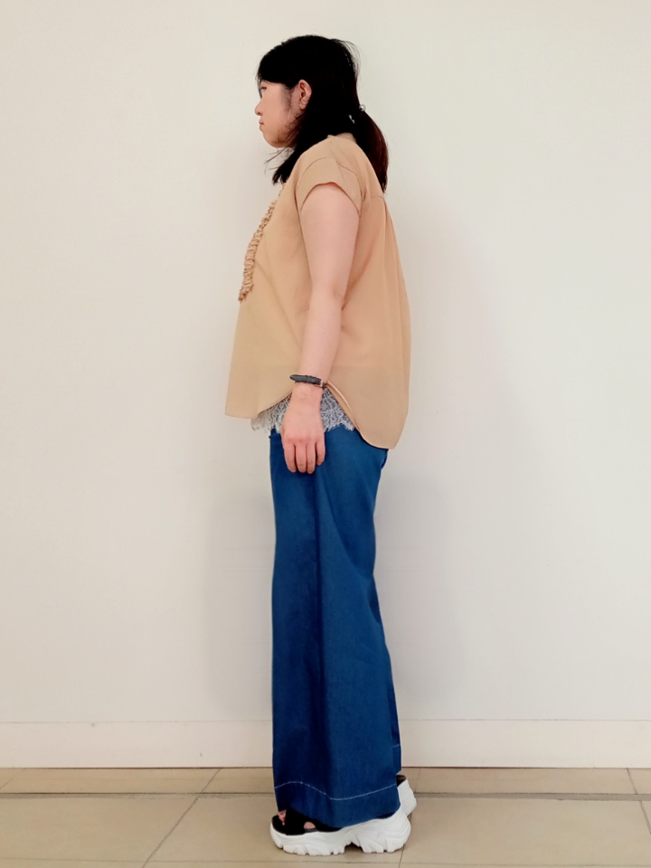 emiさんの「DRESSTERIOR｜フレンチスリーブ　フリルブラウス」を使ったコーディネート
