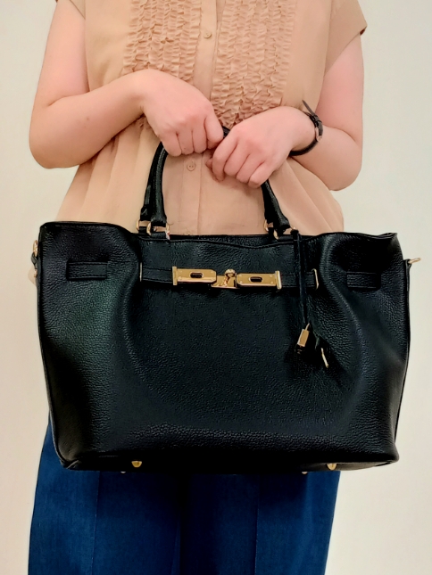 emiさんの「DRESSTERIOR｜フレンチスリーブ　フリルブラウス」を使ったコーディネート
