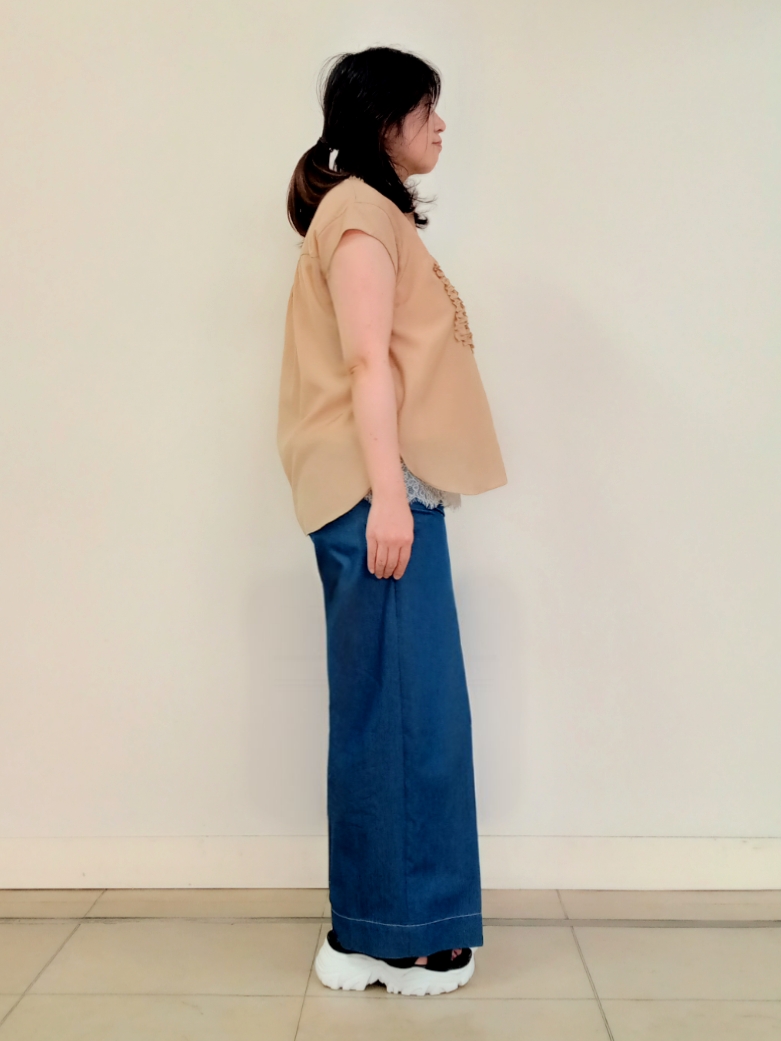 emiさんの「DRESSTERIOR｜フレンチスリーブ　フリルブラウス」を使ったコーディネート