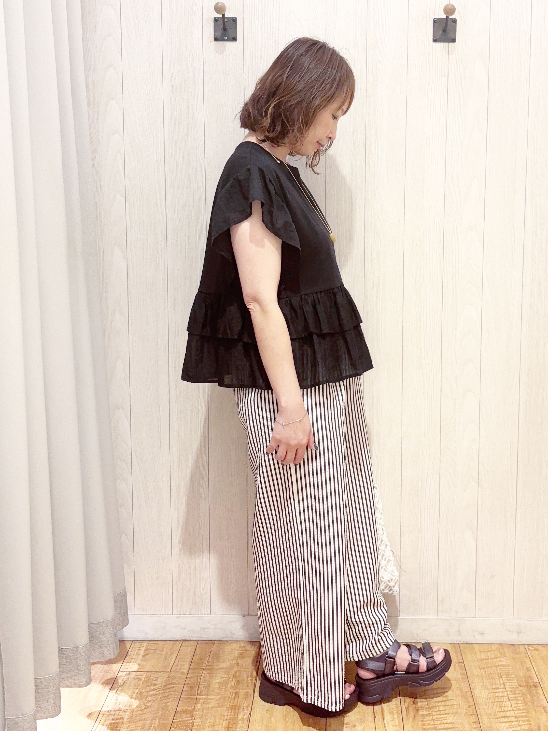 あいこさんの「SHOO･LA･RUE｜【S-LL/洗濯機可】着るだけで決まる 主役級フリルトップス」を使ったコーディネート