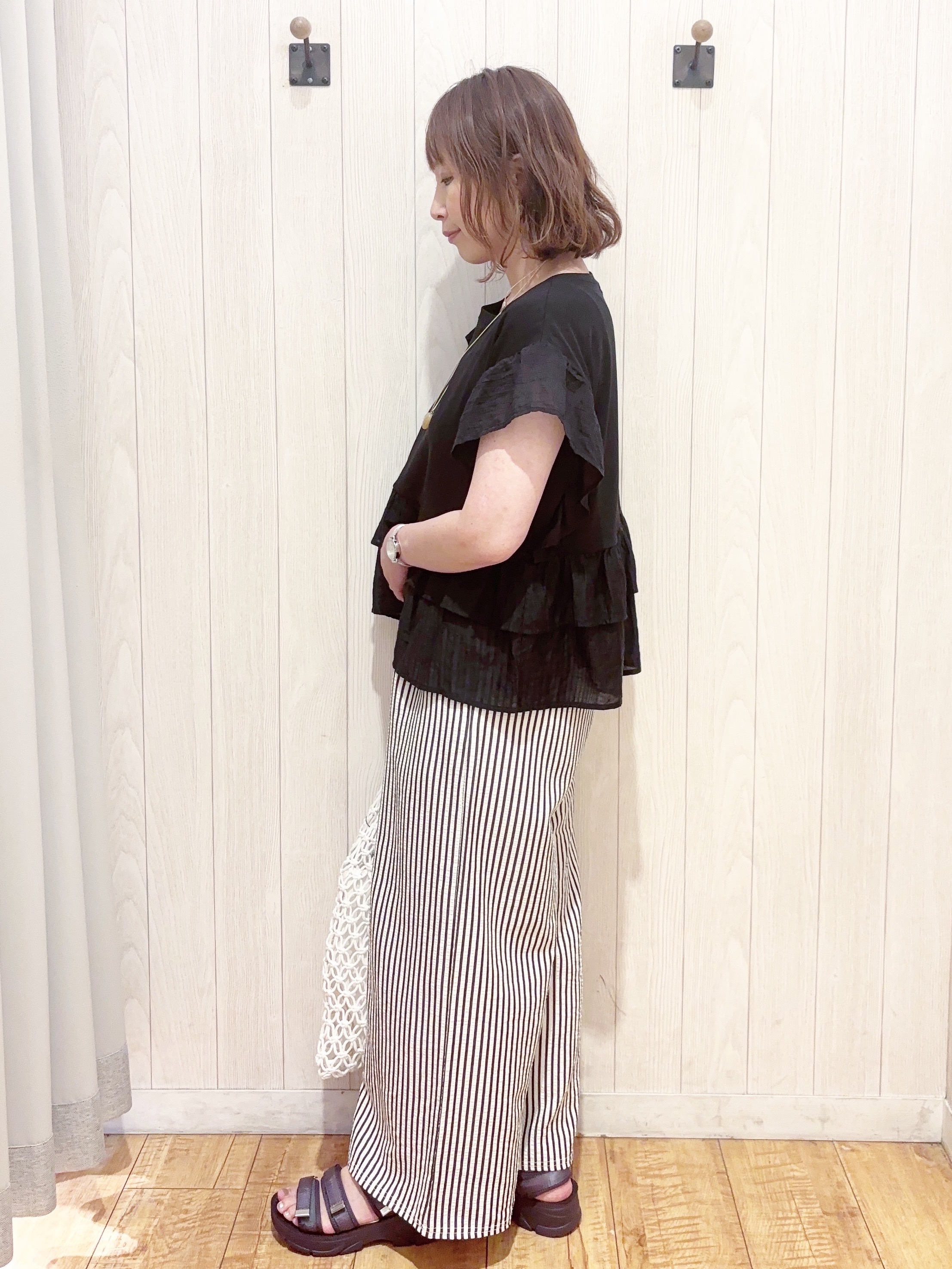 あいこさんの「SHOO･LA･RUE｜【S-LL/洗濯機可】着るだけで決まる 主役級フリルトップス」を使ったコーディネート
