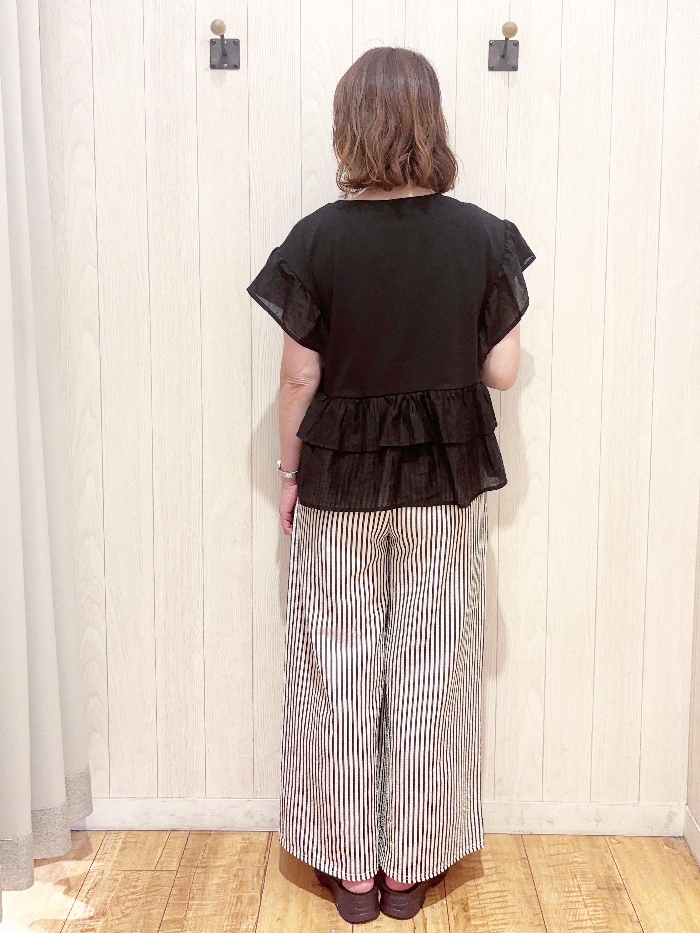 あいこさんの「SHOO･LA･RUE｜【S-LL/洗濯機可】着るだけで決まる 主役級フリルトップス」を使ったコーディネート