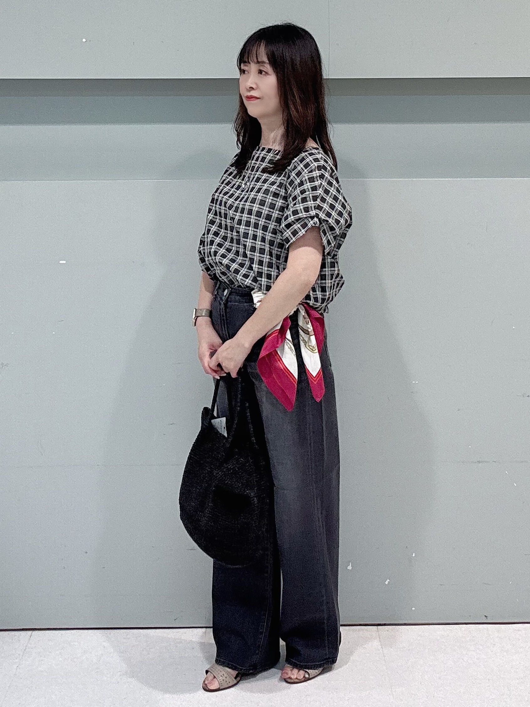 makiさんの「UNTITLED｜【秋めきシャツ/体型カバー】シアーチェックブラウス」を使ったコーディネート