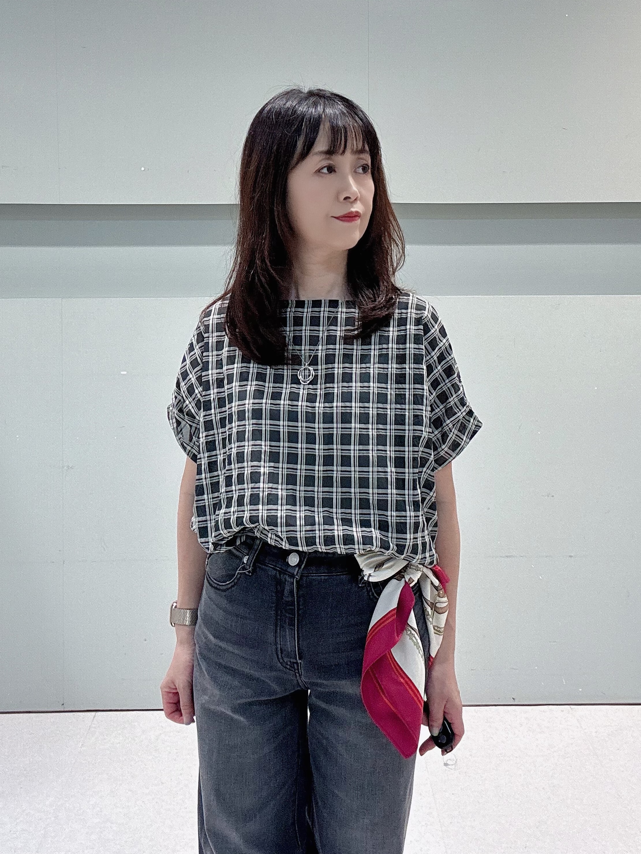 makiさんの「UNTITLED｜【秋めきシャツ/体型カバー】シアーチェックブラウス」を使ったコーディネート