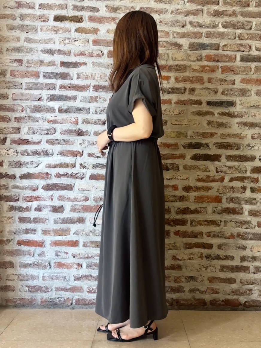 tokiさんの「THE SHOP TK｜【M-XL/防しわ/UV】やみつきになる とろみスキッパーワンピース」を使ったコーディネート