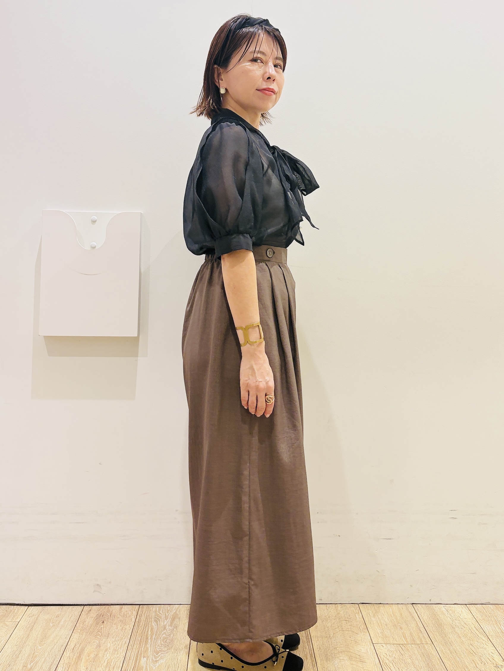 YUKOさんの「index｜【マツコの知らない世界で紹介】オーガンシアーリボンフリルブラウス《洗濯機OK／イージーアイロン》」を使ったコーディネート