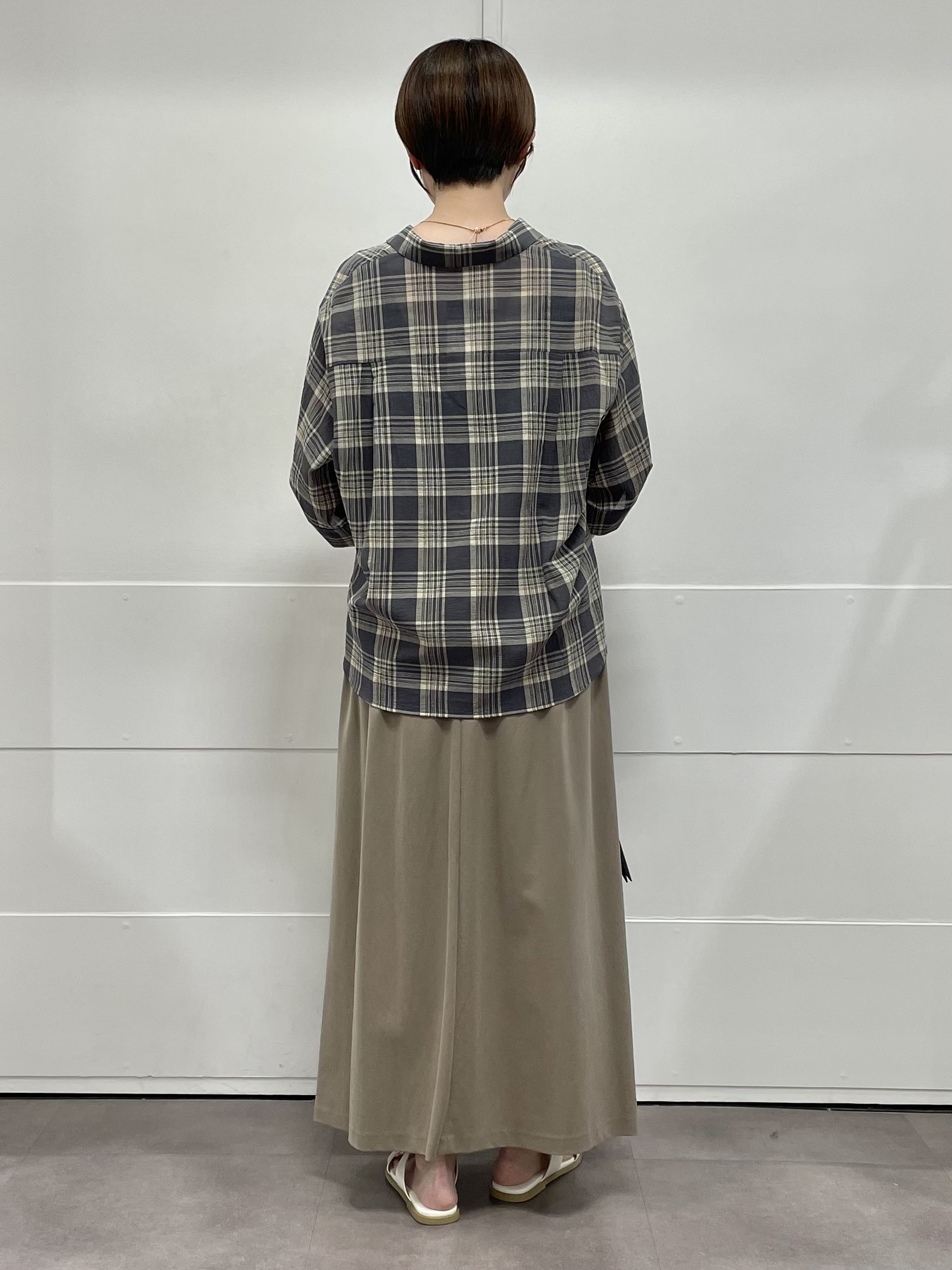 MOMOKOさんの「UNTITLED｜【コットン100％／透け感／2WAY】袖アレンジ チェックシャツ」を使ったコーディネート
