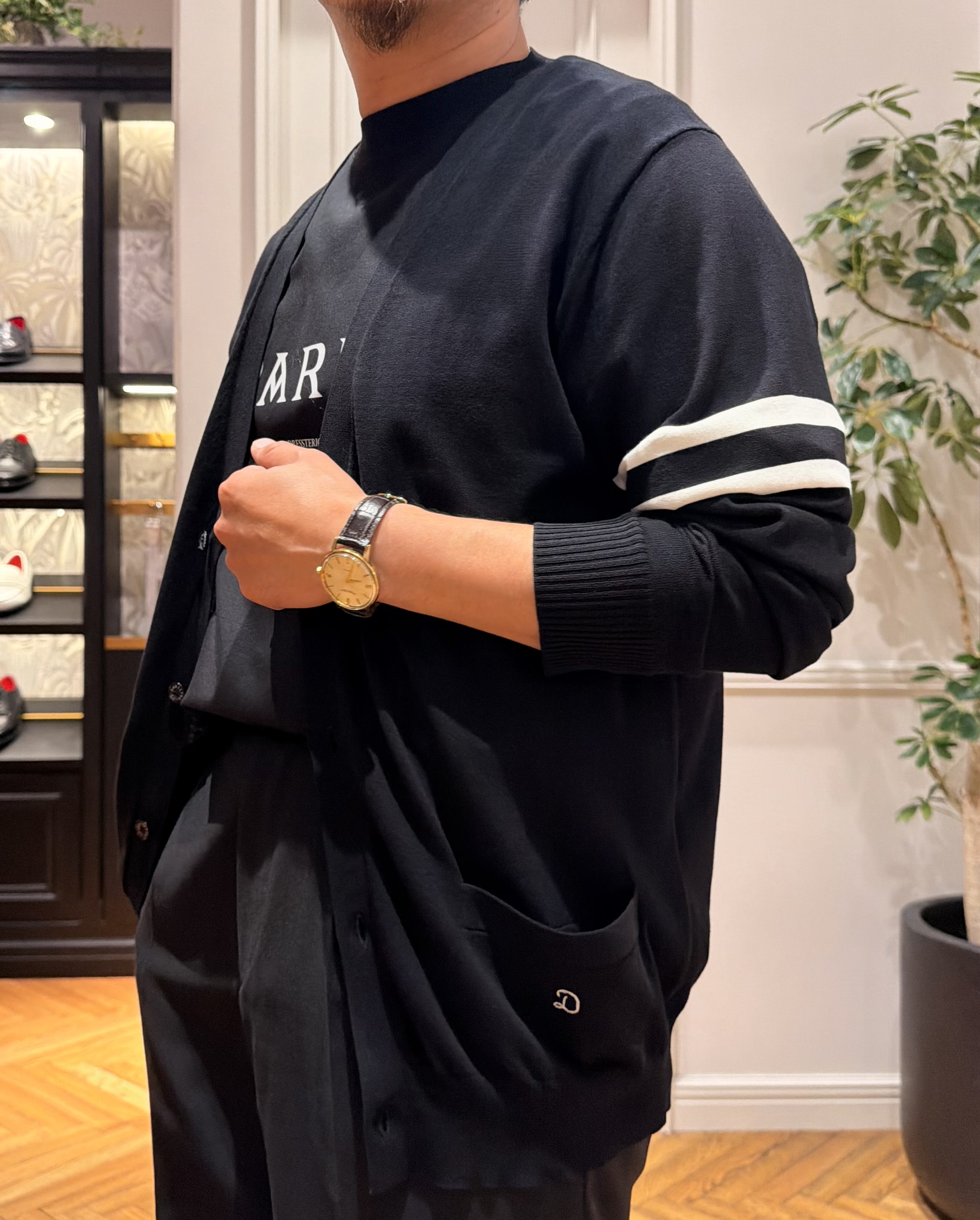鶴田大士さんの「DRESSTERIOR｜【ウォッシャブル】コットンシルク ニットカーディガン」を使ったコーディネート