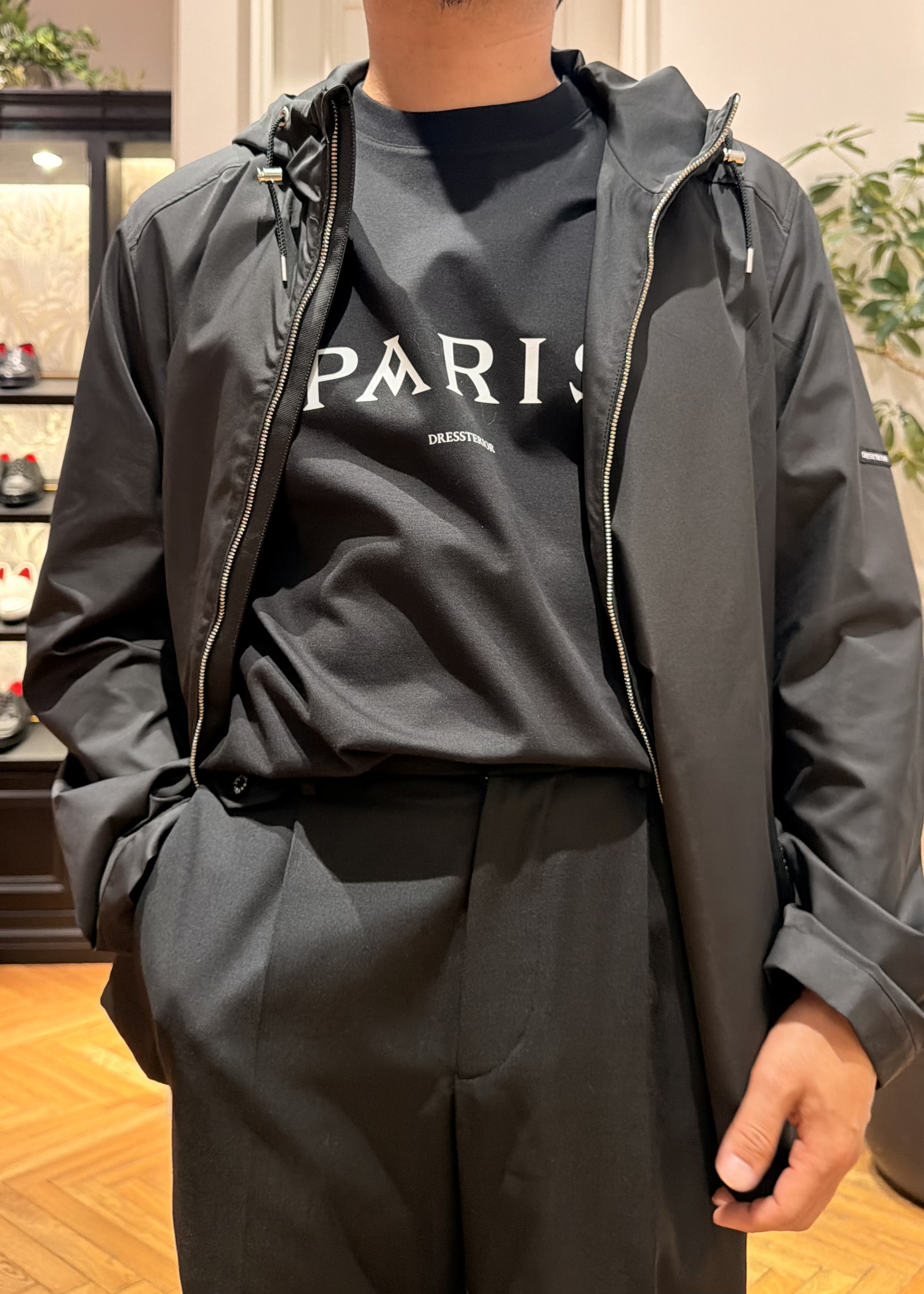 鶴田大士さんの「DRESSTERIOR｜【接触冷感／UVカット／抗菌防臭／しわ防止】クールデオドラント ロゴTシャツ」を使ったコーディネート