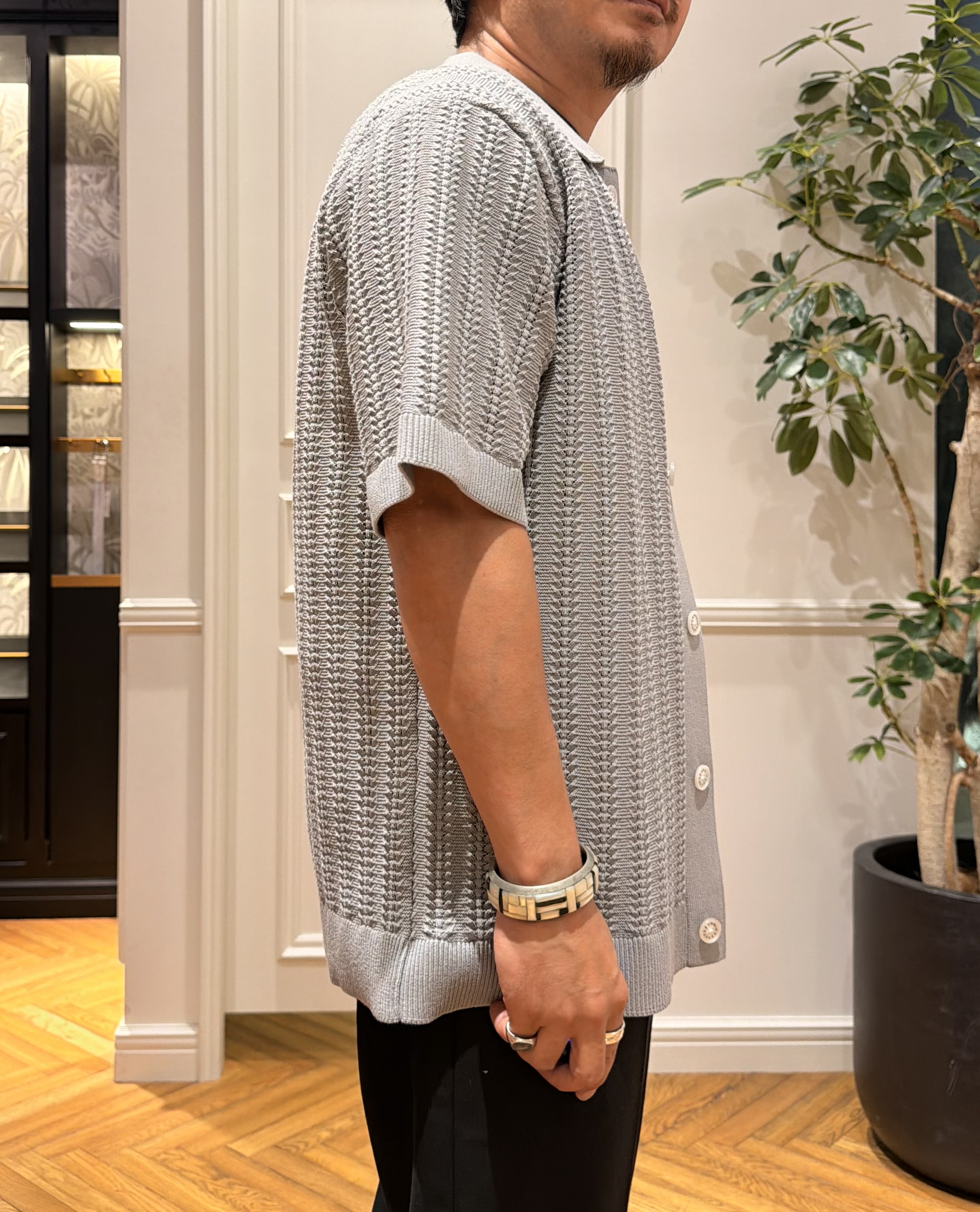 鶴田大士さんの「DRESSTERIOR｜オーガニックコットン キューバニットシャツ」を使ったコーディネート