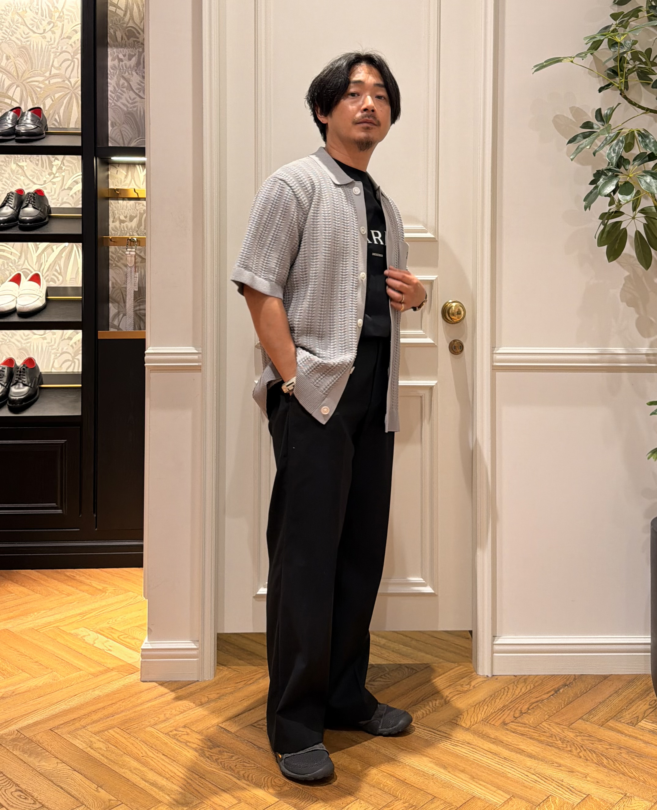 鶴田大士さんの「DRESSTERIOR｜オーガニックコットン キューバニットシャツ」を使ったコーディネート