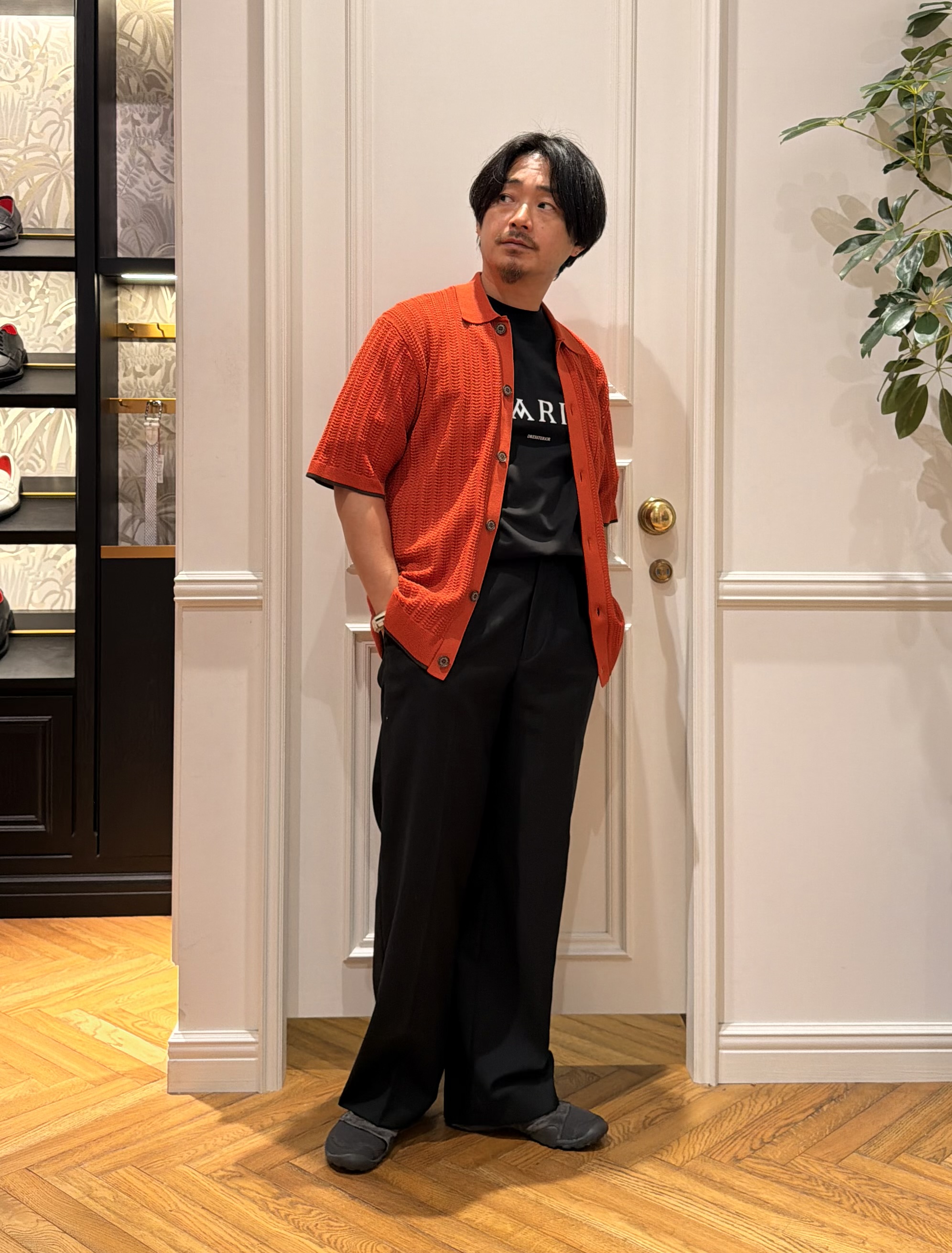 鶴田大士さんの「DRESSTERIOR｜【Safari5月号掲載】ウォッシャブル キューバニットシャツ」を使ったコーディネート