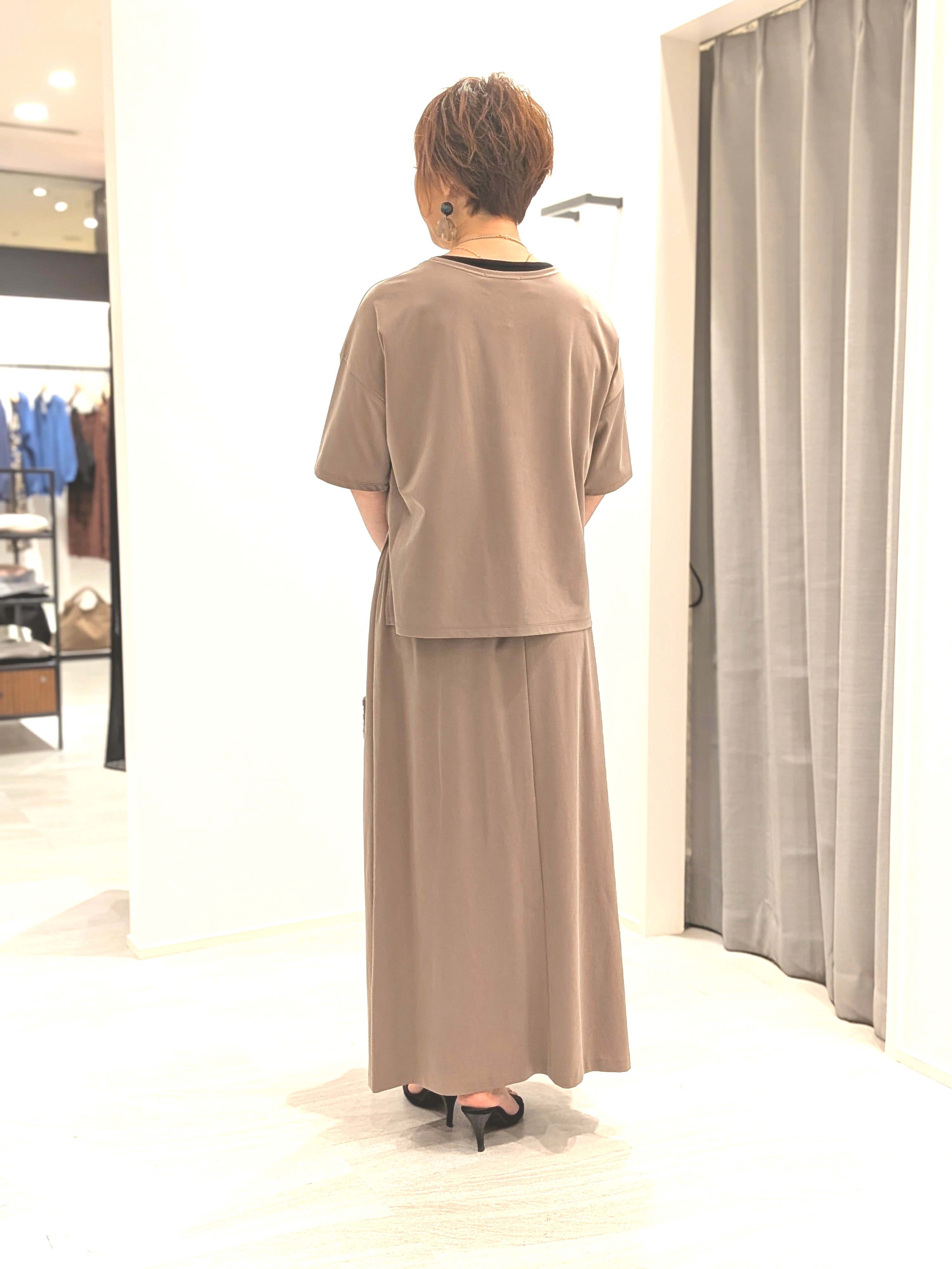 Hiromiさんの「UNTITLED｜【きれいめTシャツ/セットアップ可】ヴィンテージライクプルオーバー」を使ったコーディネート