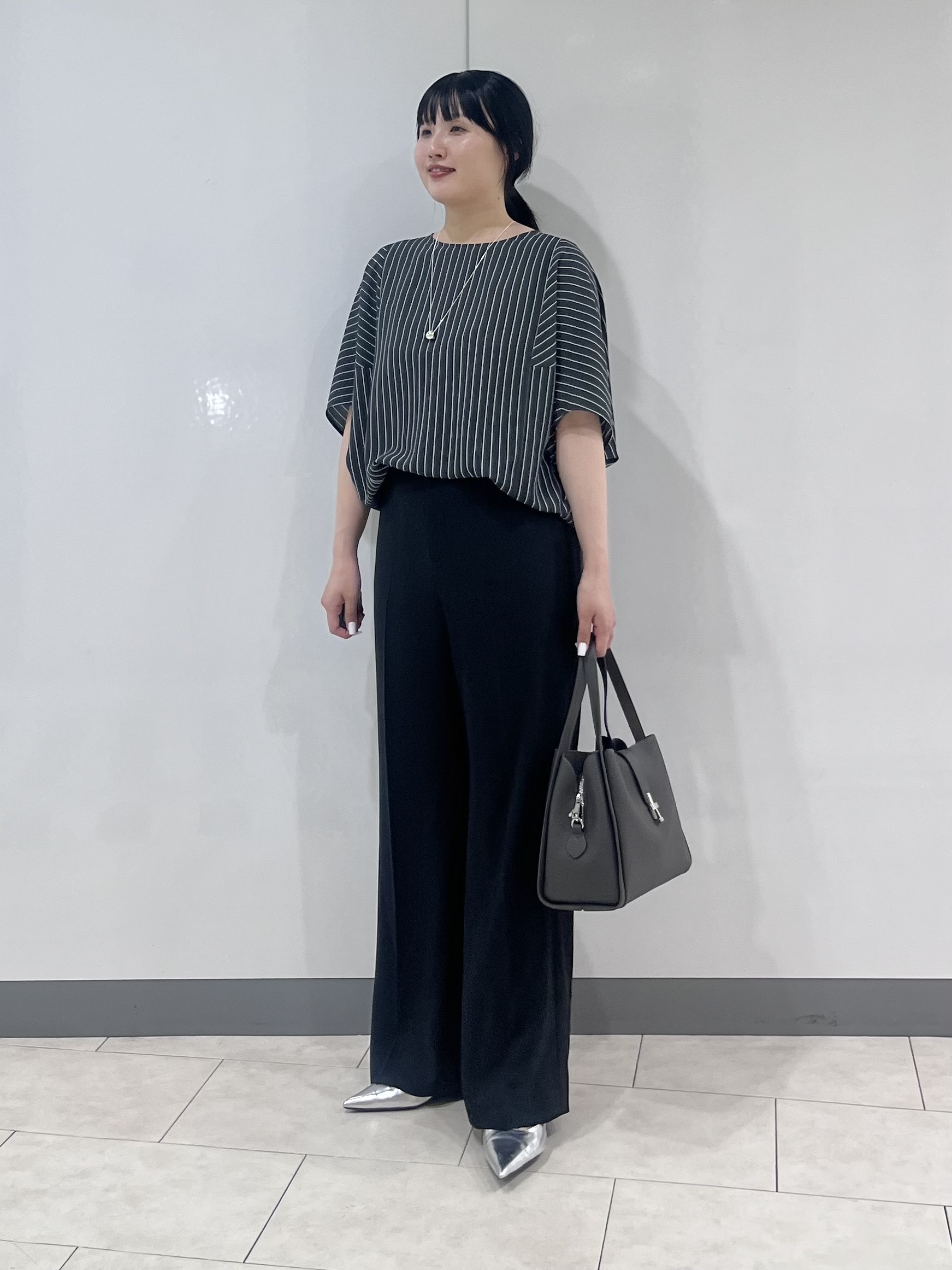 hasuさんの「INDIVI｜【洗える／UVケア】ジョーゼットドルマンブラウス」を使ったコーディネート