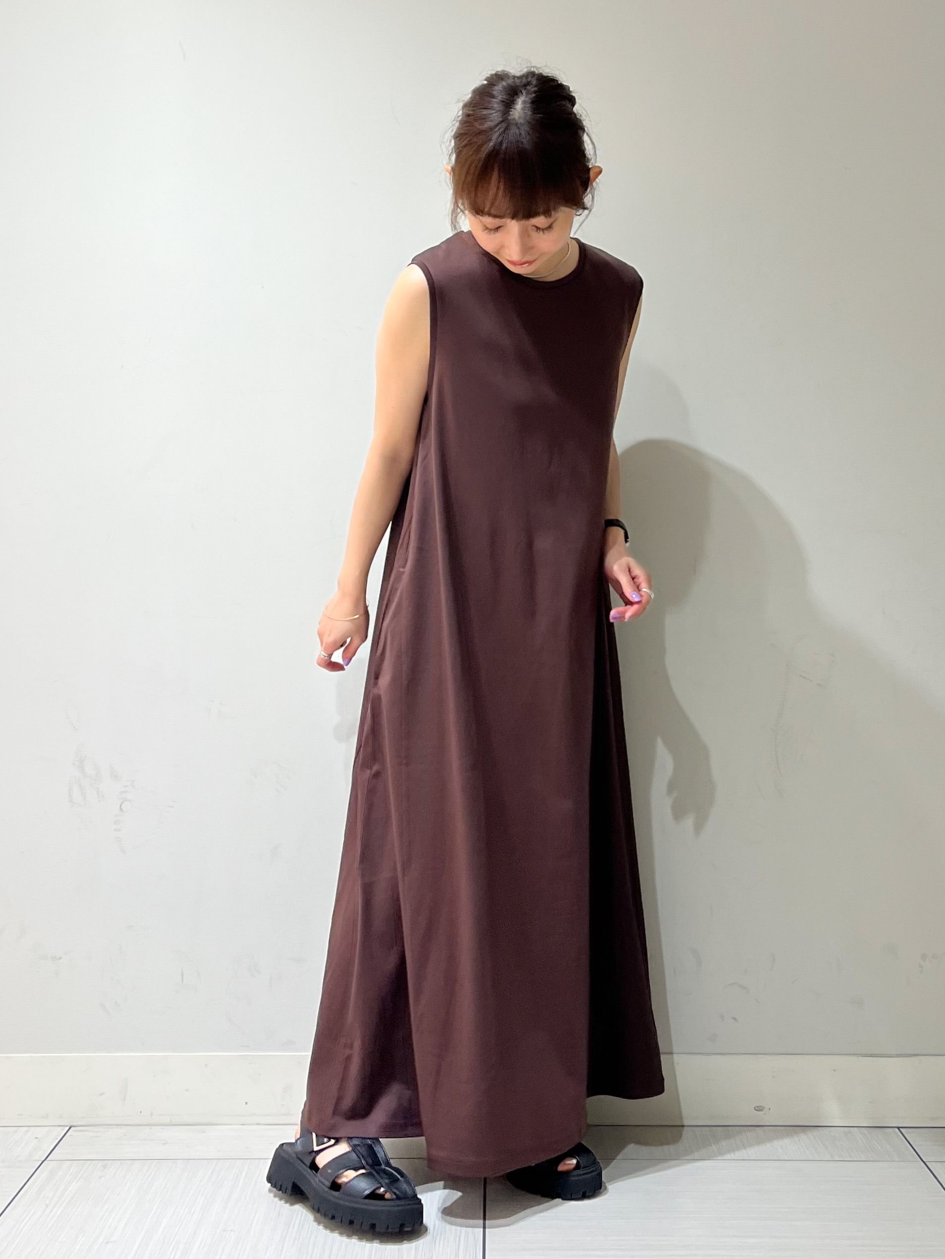じゅんさんの「DRESSTERIOR｜【接触冷感／抗菌防臭／消臭/ウォッシャブル】アイスクリアコットン フレンチスリーブワンピース」を使ったコーディネート