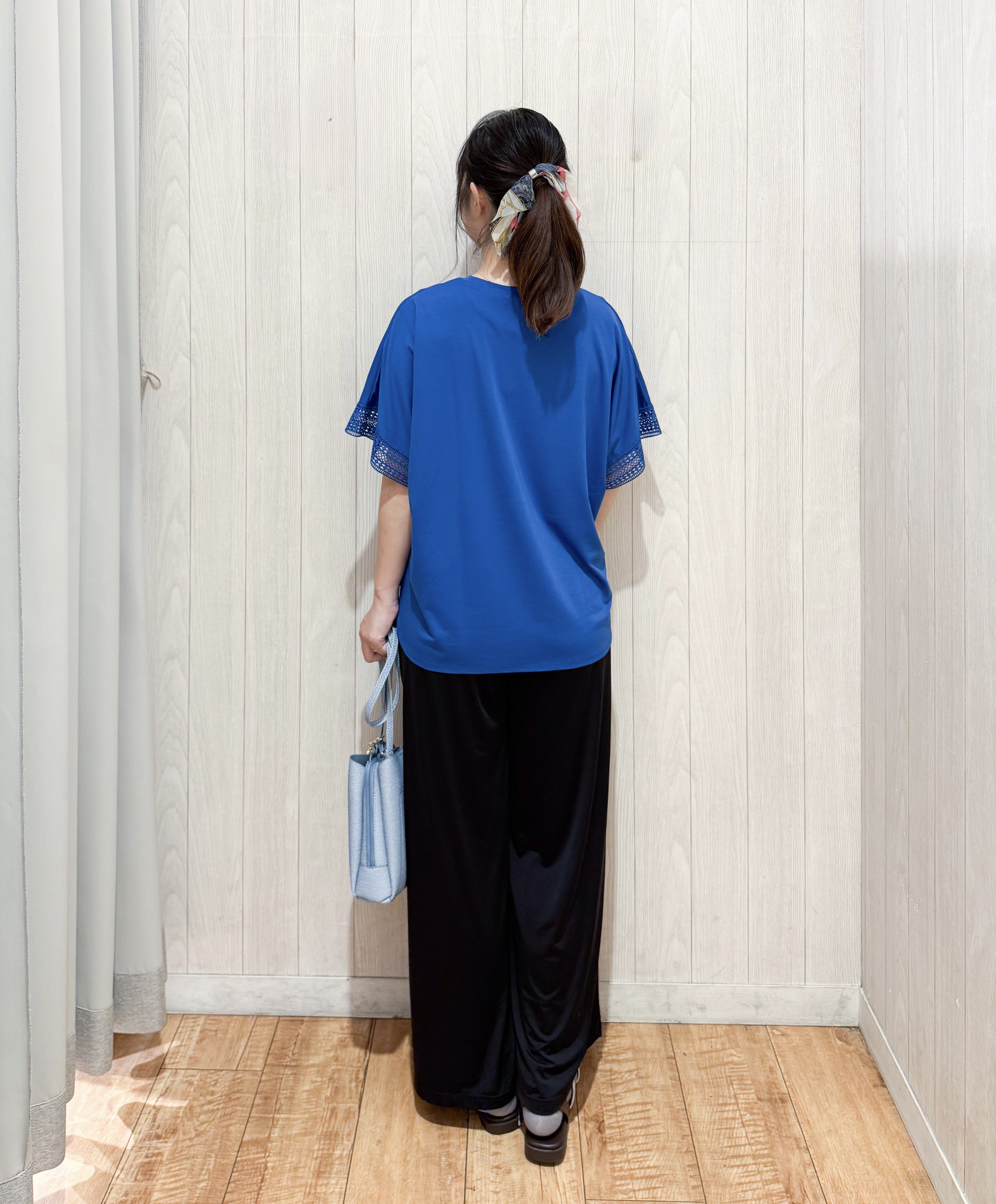 愛さんの「SHOO･LA･RUE｜【UV/洗濯機可/体型カバー】ヒップ周りが隠せる お袖レースTシャツ」を使ったコーディネート