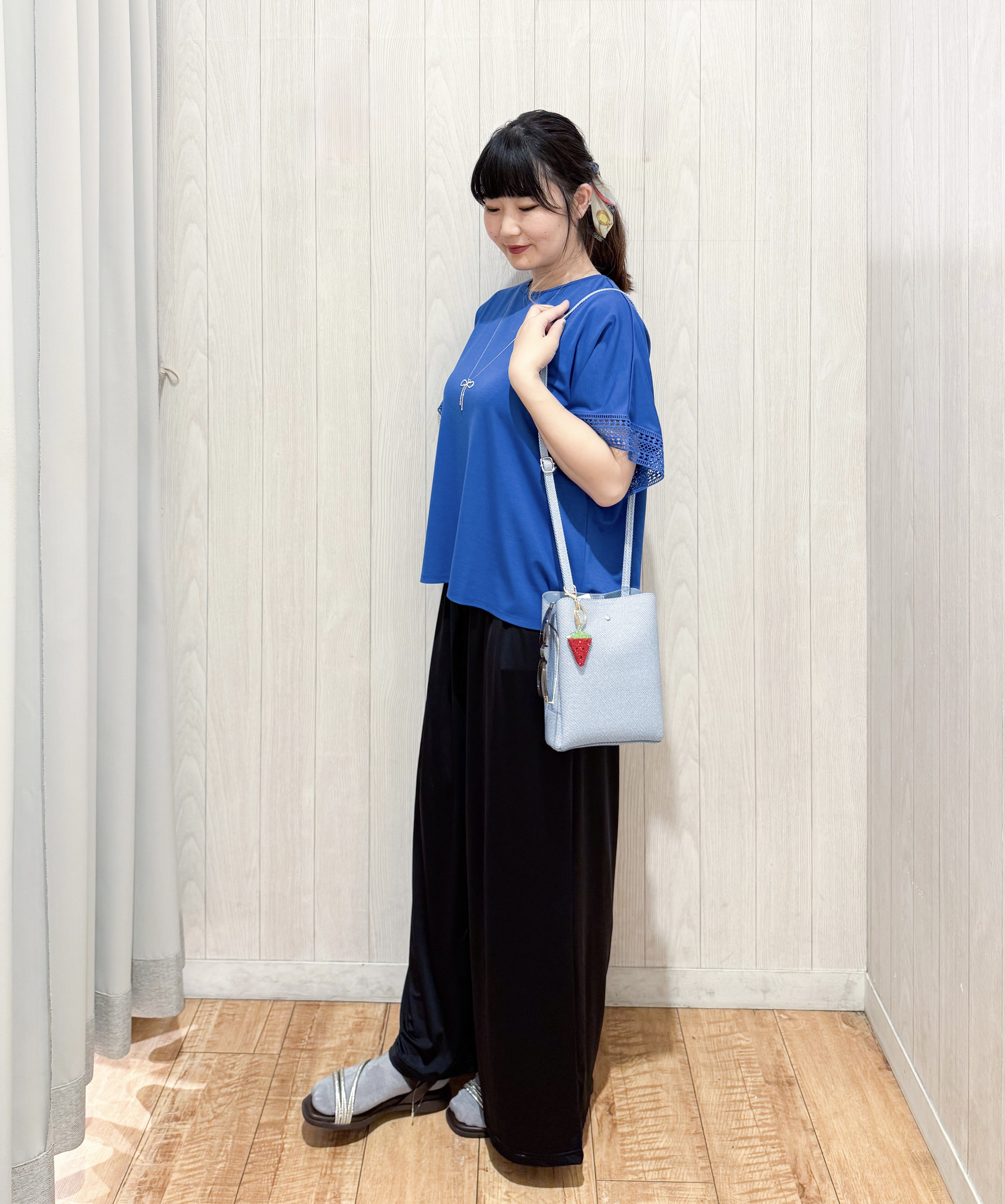 愛さんの「SHOO･LA･RUE｜【UV/洗濯機可/体型カバー】ヒップ周りが隠せる お袖レースTシャツ」を使ったコーディネート