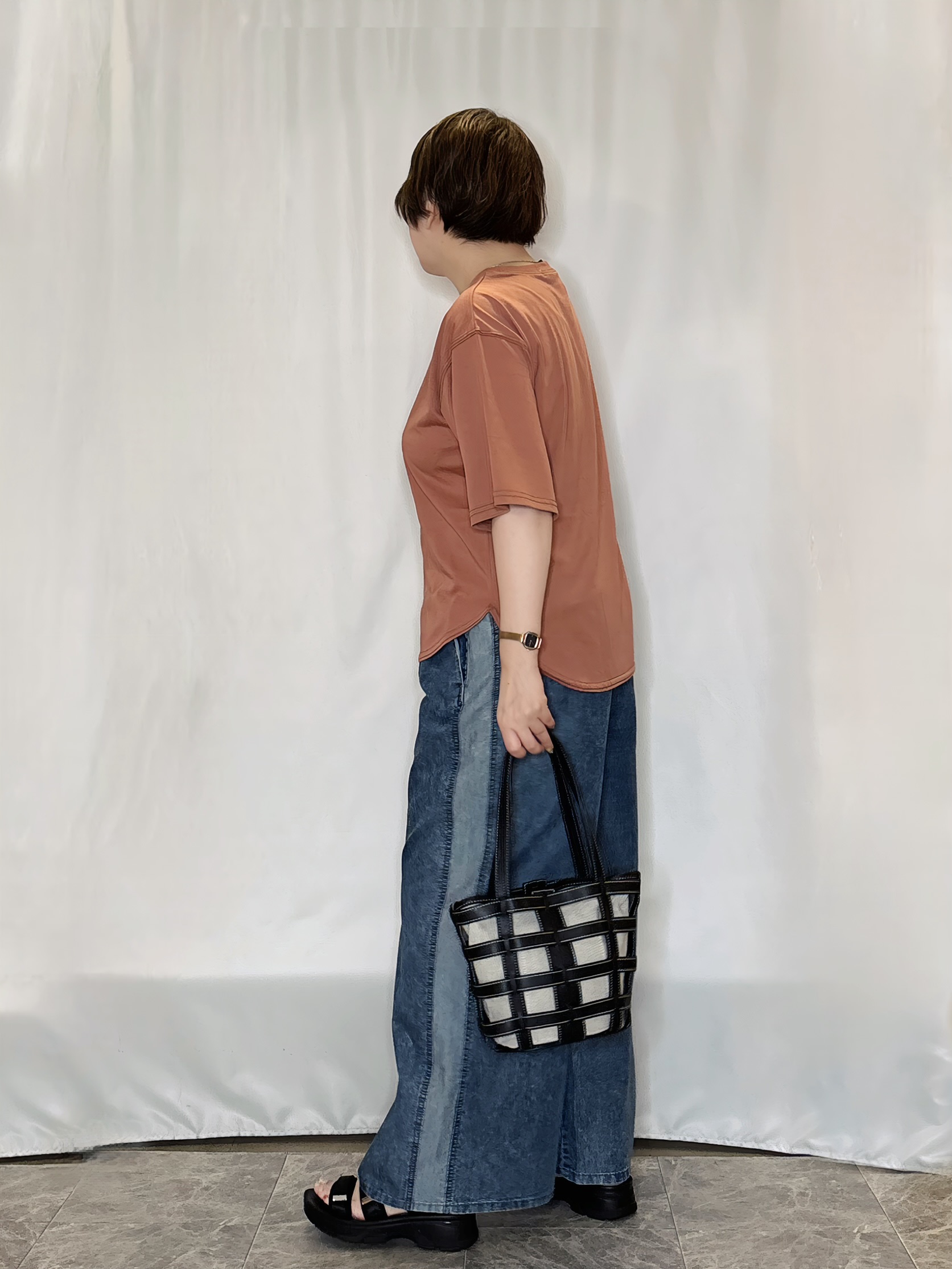 たみさんの「SHOO･LA･RUE｜【S-LL/体型カバー】インせず着られる 配色ステッチ 5分袖ロゴTシャツ」を使ったコーディネート