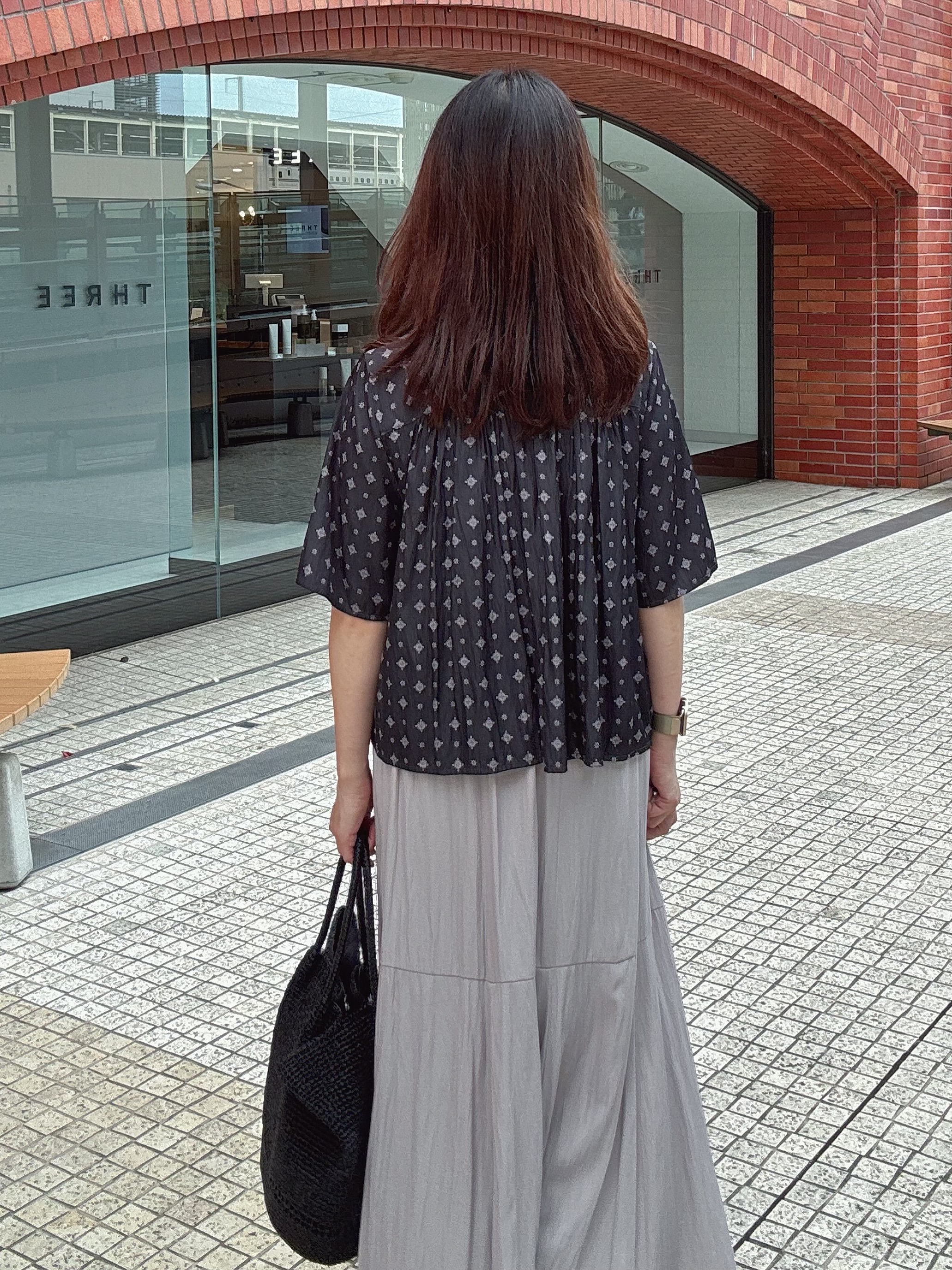 makiさんの「UNTITLED｜【洗える/きれいめ柄】コモンプリントブラウス」を使ったコーディネート