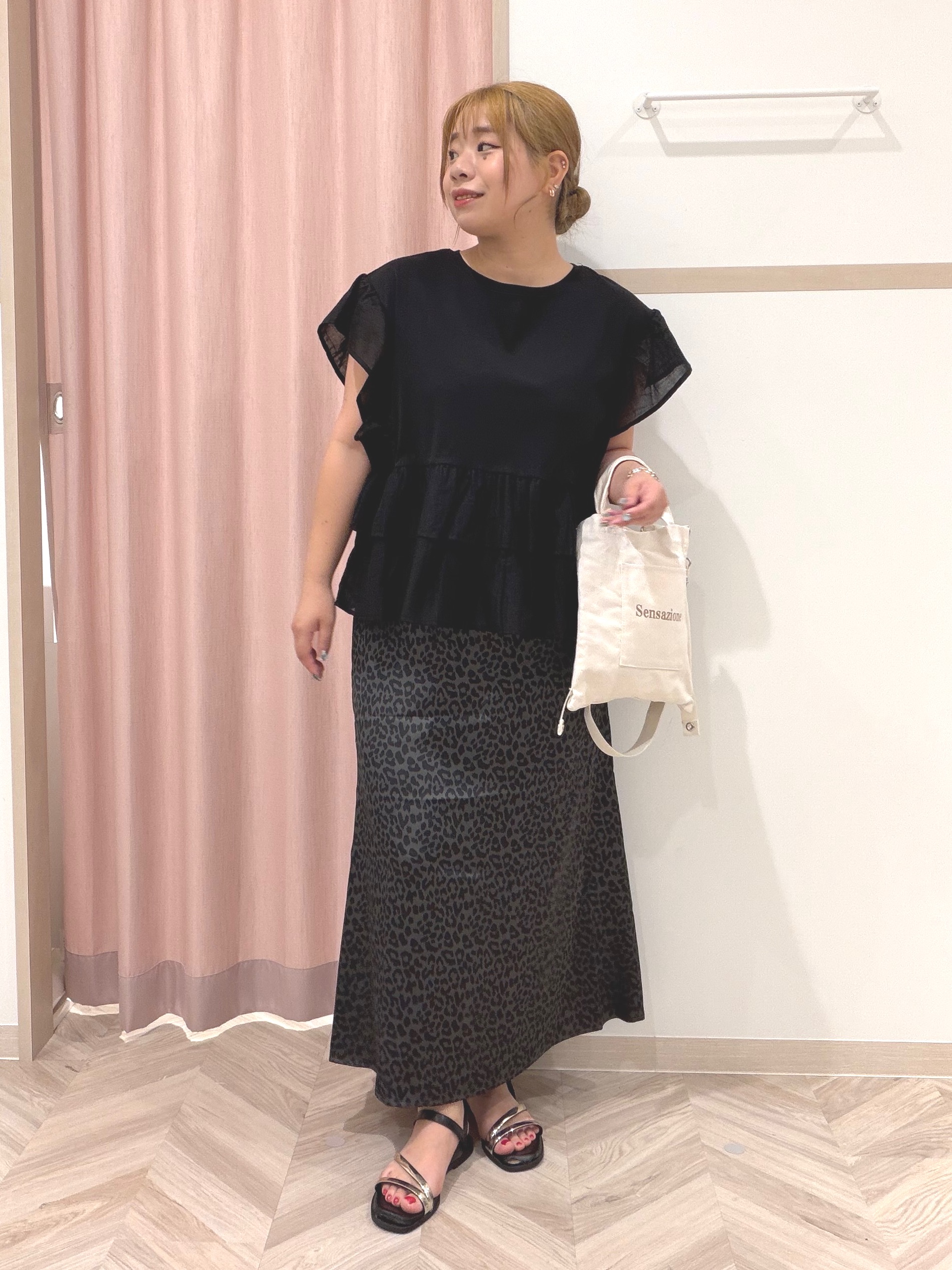 まちゃんなちゃんさんの「SHOO･LA･RUE｜【S-LL/洗濯機可】着るだけで決まる 主役級フリルトップス」を使ったコーディネート