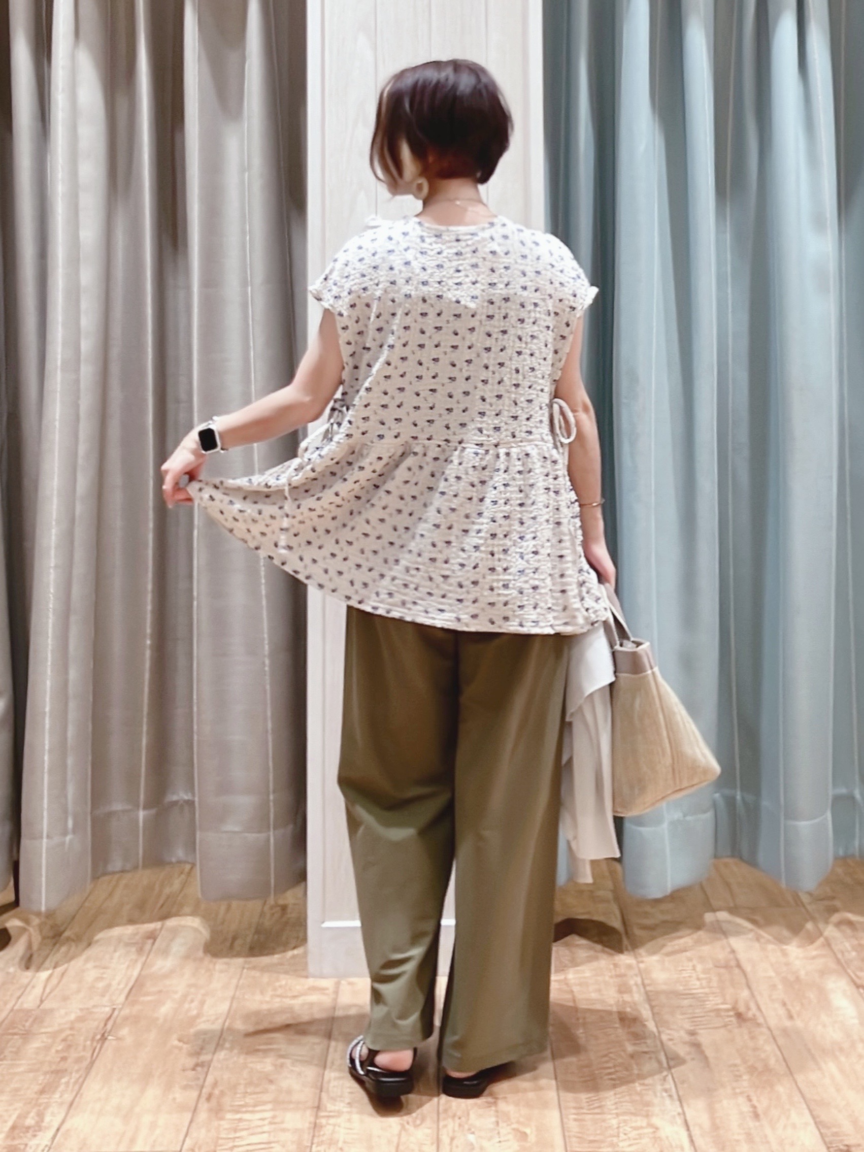 aaamiさんの「SHOO･LA･RUE｜【通気性〇/洗濯機可/S-LL】シアーラメカーディガン」を使ったコーディネート