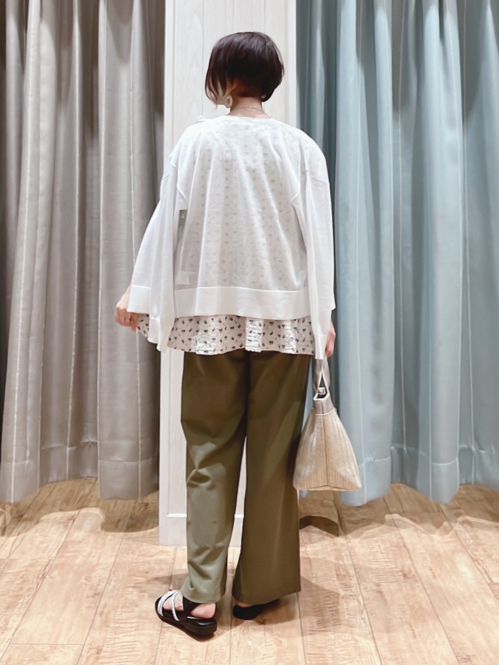 aaamiさんの「SHOO･LA･RUE｜【通気性〇/洗濯機可/S-LL】シアーラメカーディガン」を使ったコーディネート