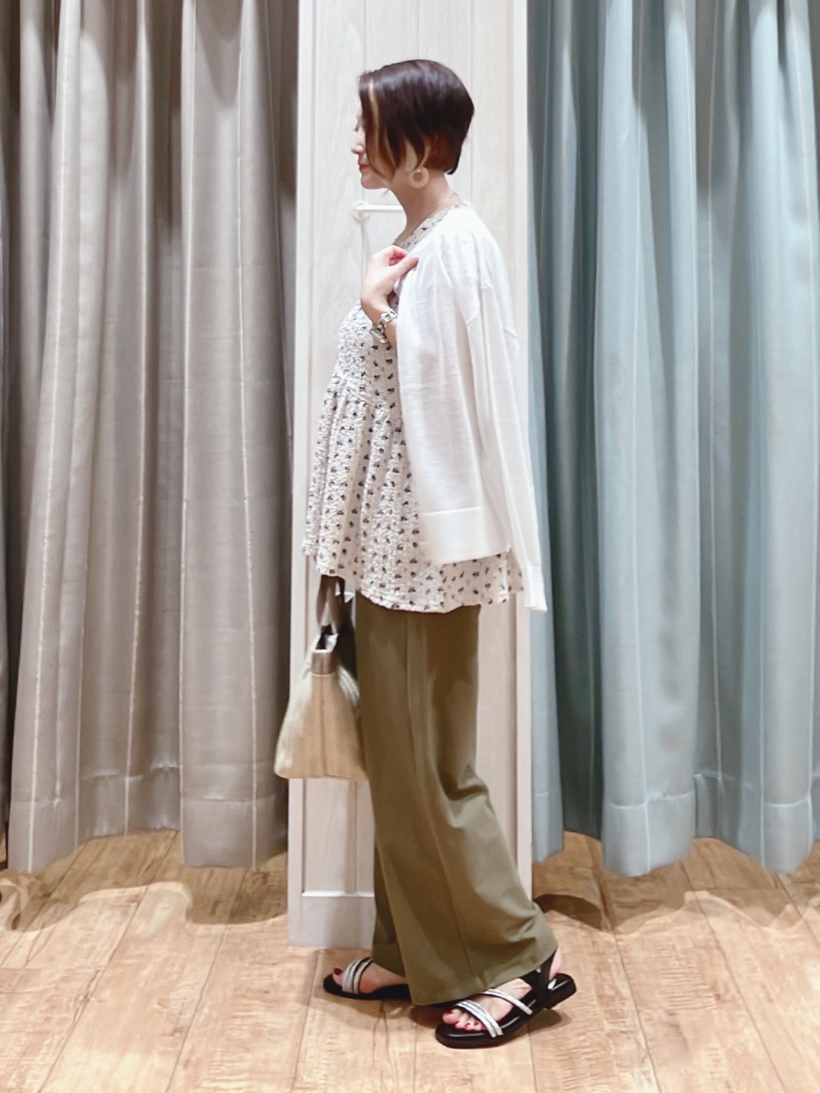 aaamiさんの「SHOO･LA･RUE｜【通気性〇/洗濯機可/S-LL】シアーラメカーディガン」を使ったコーディネート