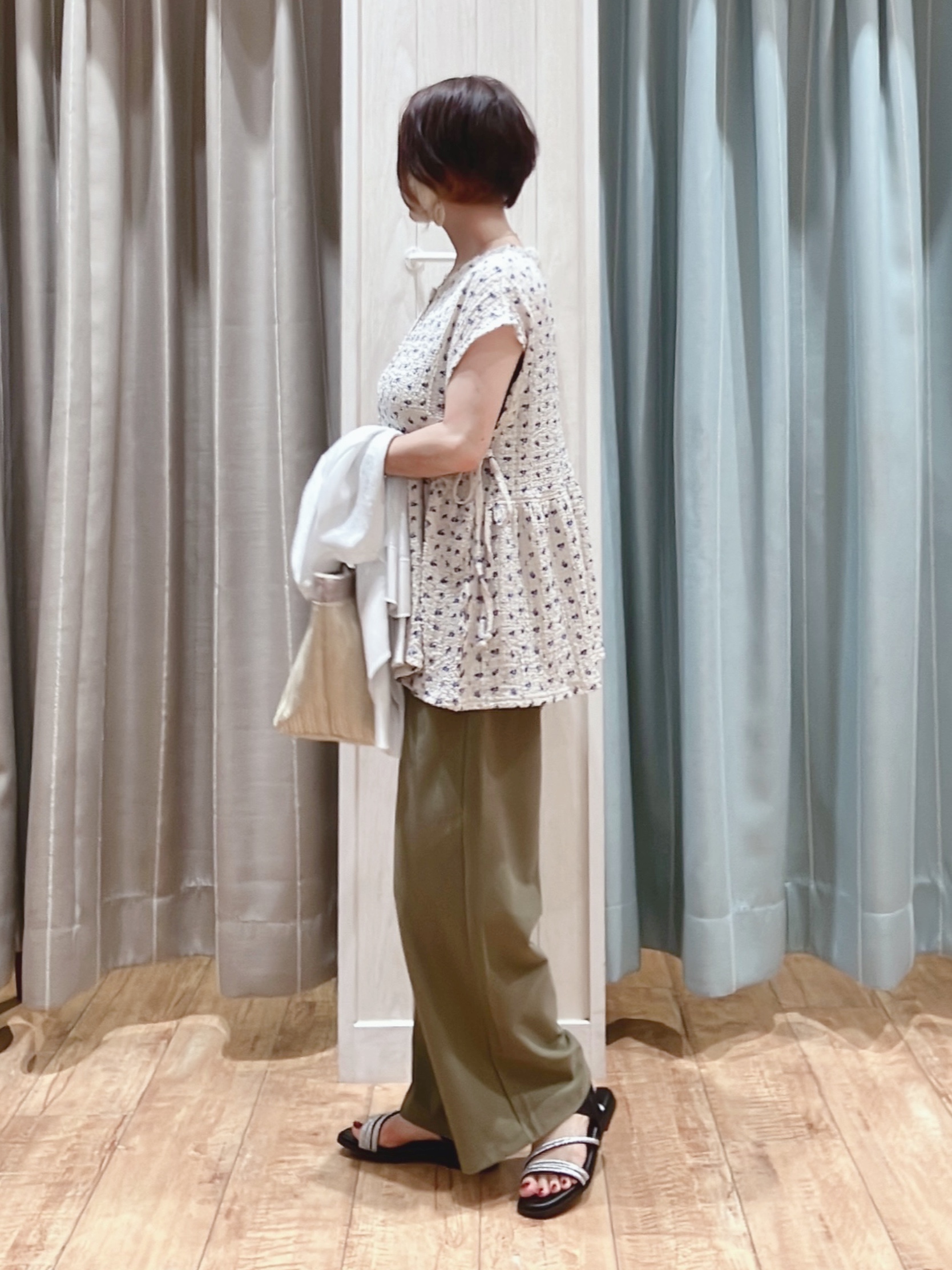 aaamiさんの「SHOO･LA･RUE｜【通気性〇/洗濯機可/S-LL】シアーラメカーディガン」を使ったコーディネート