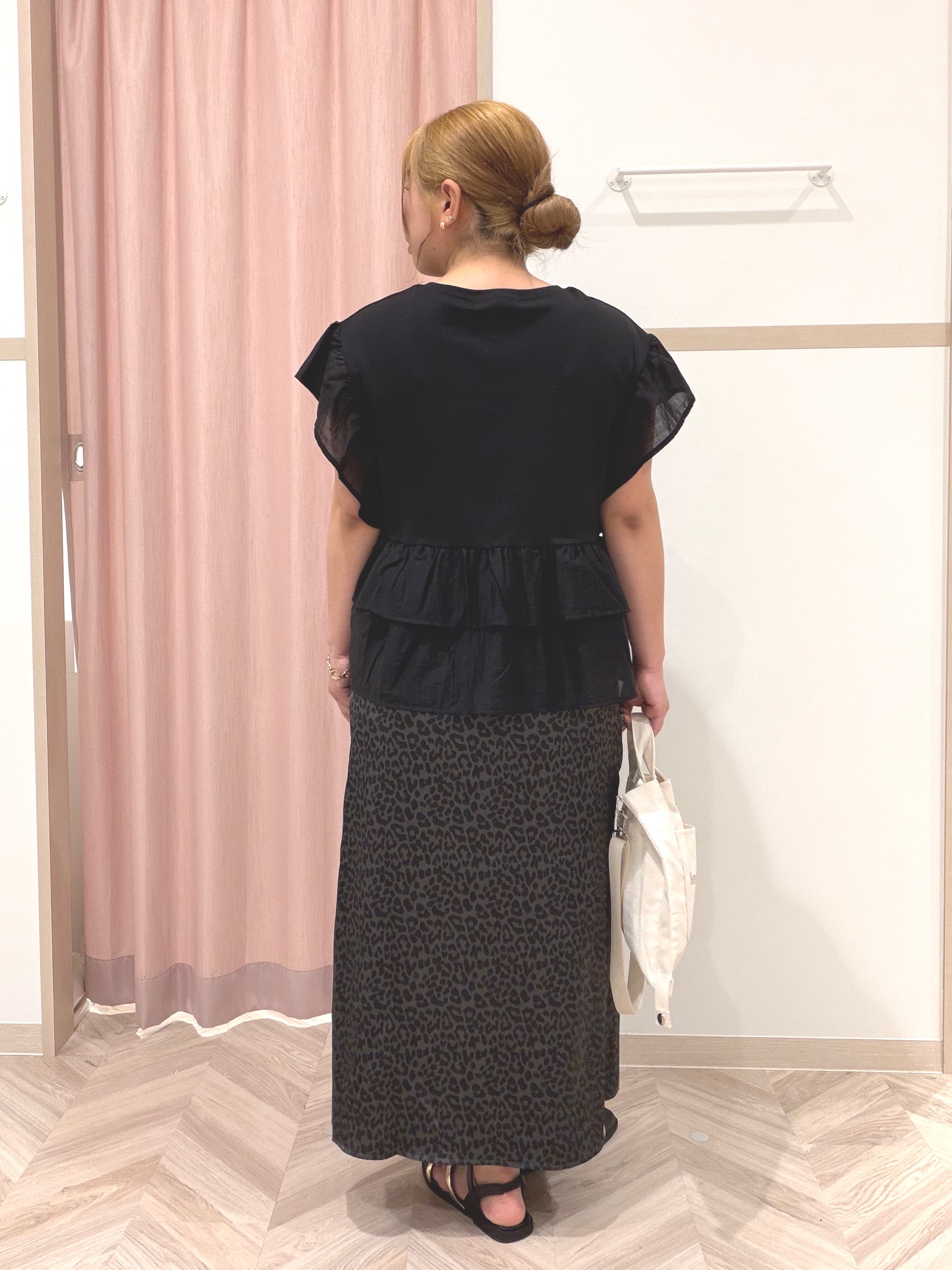 まちゃんなちゃんさんの「SHOO･LA･RUE｜【S-LL/洗濯機可】着るだけで決まる 主役級フリルトップス」を使ったコーディネート