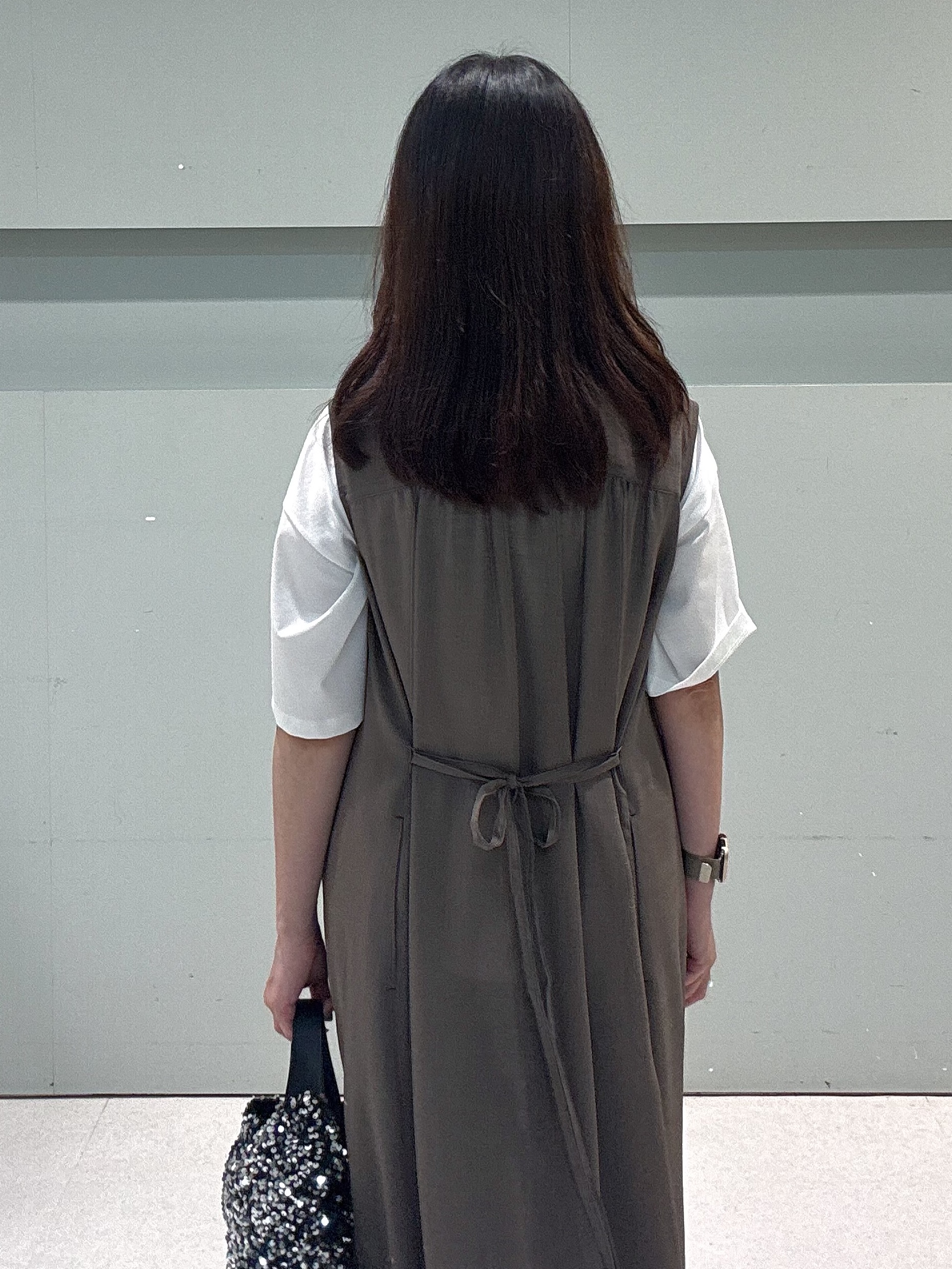 makiさんの「UNTITLED｜【秋映え/ジレとしても〇】シアーVネックワンピース」を使ったコーディネート