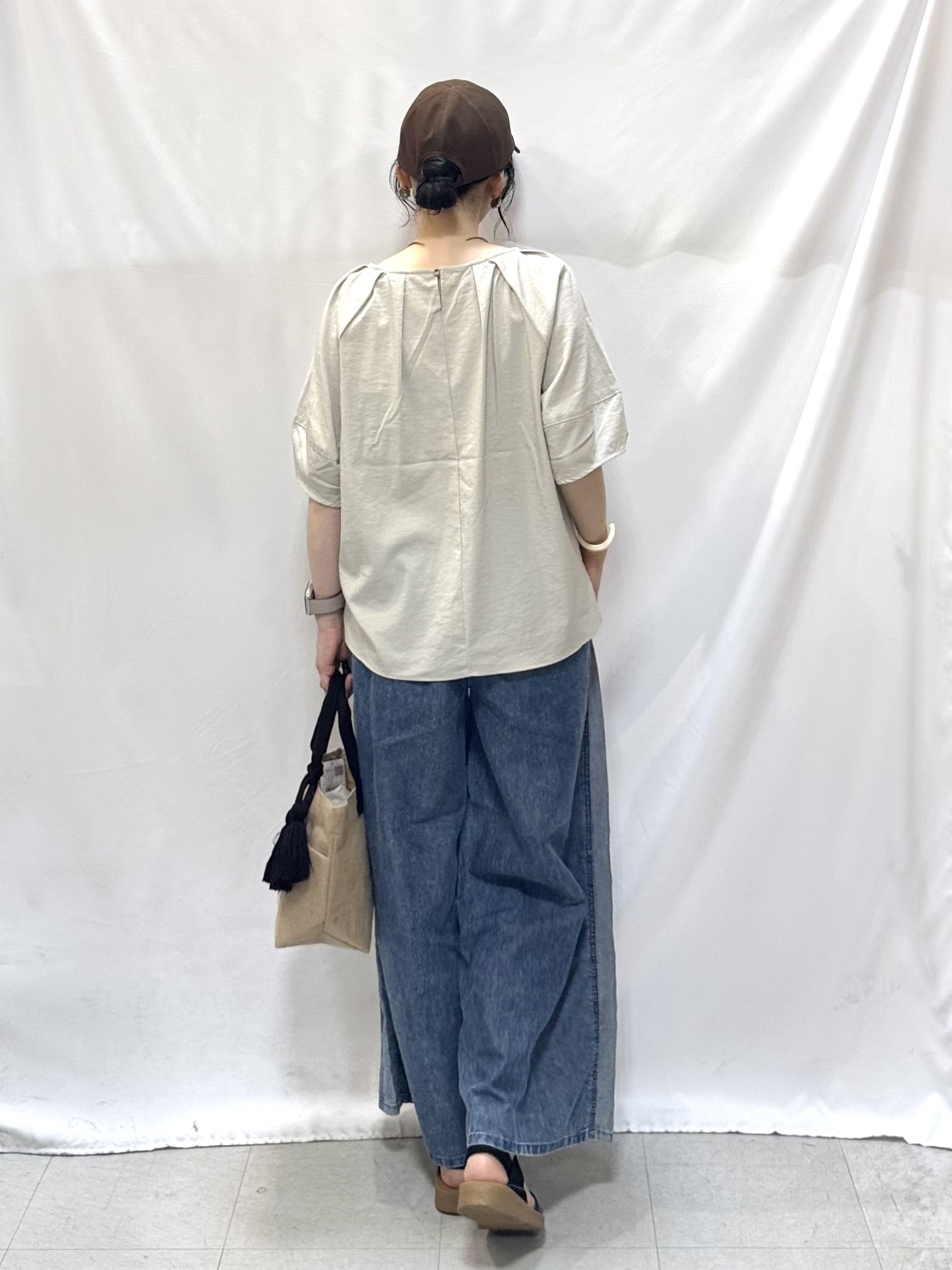 𝐇𝐢𝐫𝐨𝐦𝐢さんの「SHOO･LA･RUE｜【S-LL/洗濯機可/セットアップ可】軽凛(かろりん) タックブラウス」を使ったコーディネート