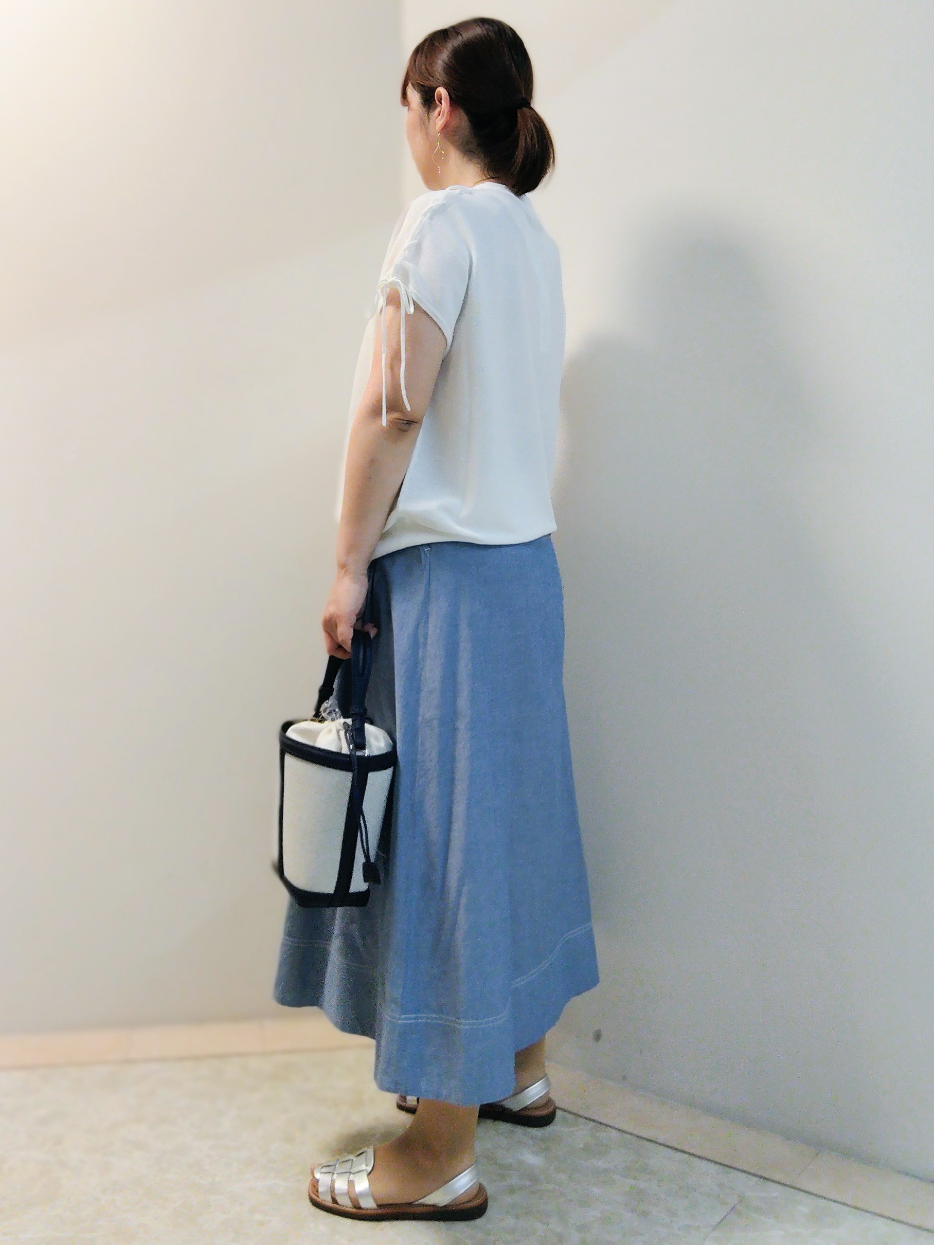 エリさんの「Reflect｜レースアップスリーブデザインニット」を使ったコーディネート
