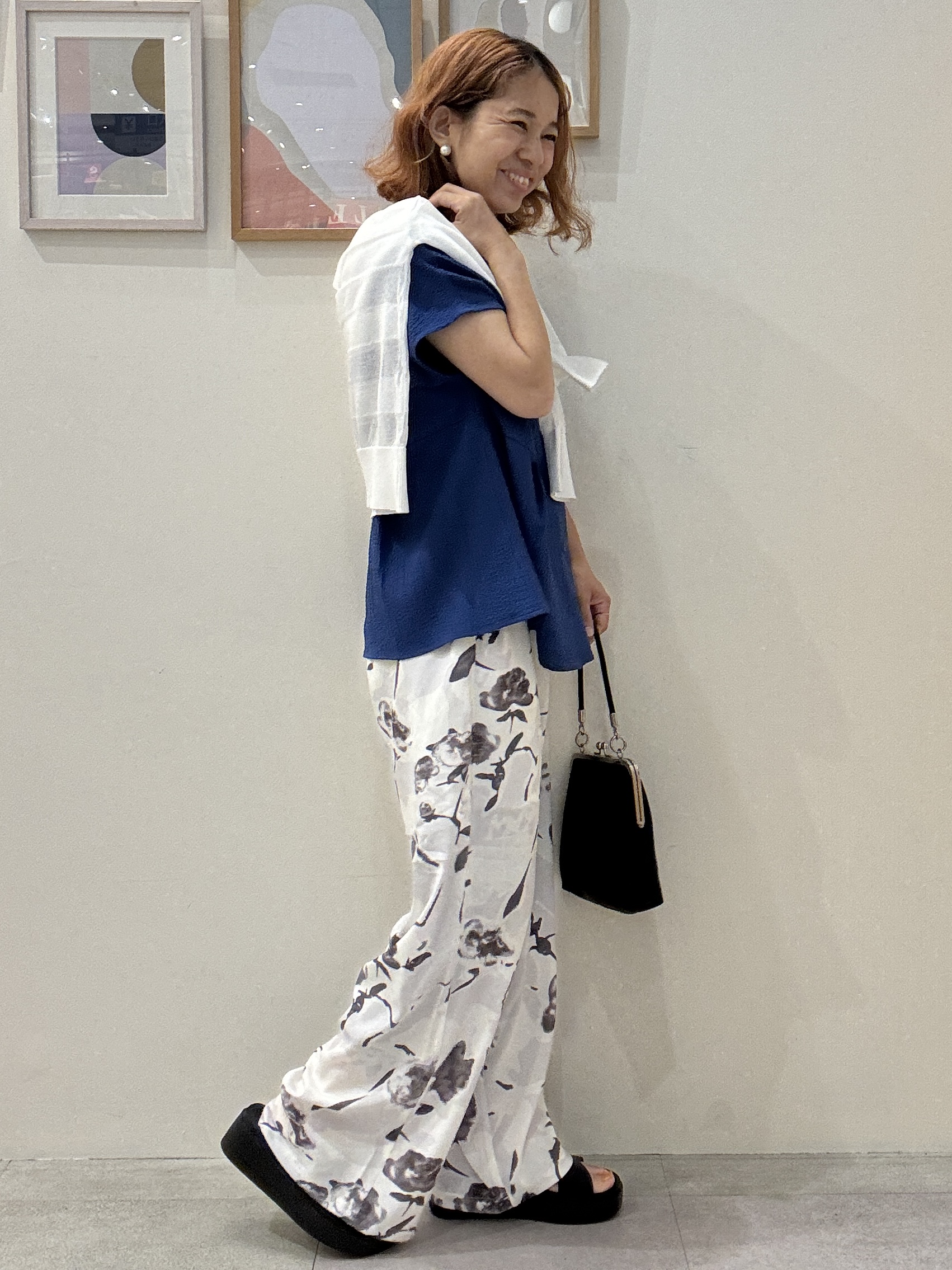 たけぴさんの「SHOO･LA･RUE｜【洗濯機可/S-LL】涼し気な透け感 日差し冷房対策に シアーボーダーカーディガン」を使ったコーディネート