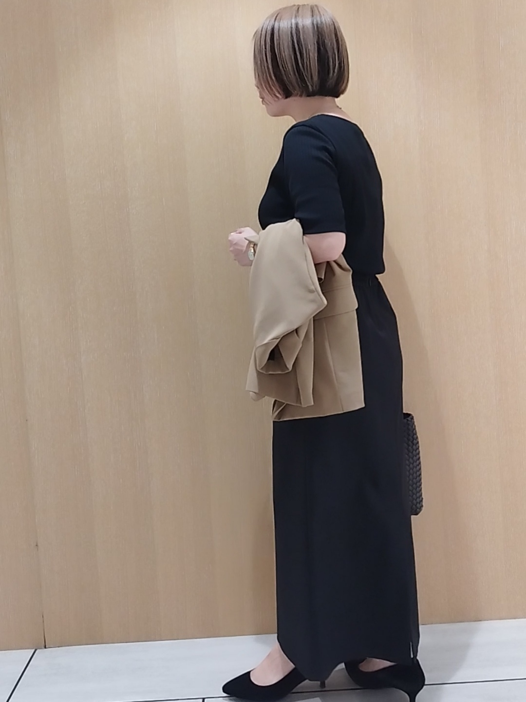 s u g iさんの「UNTITLED｜【二の腕カバー】スクエアネックテレコプルオーバー」を使ったコーディネート