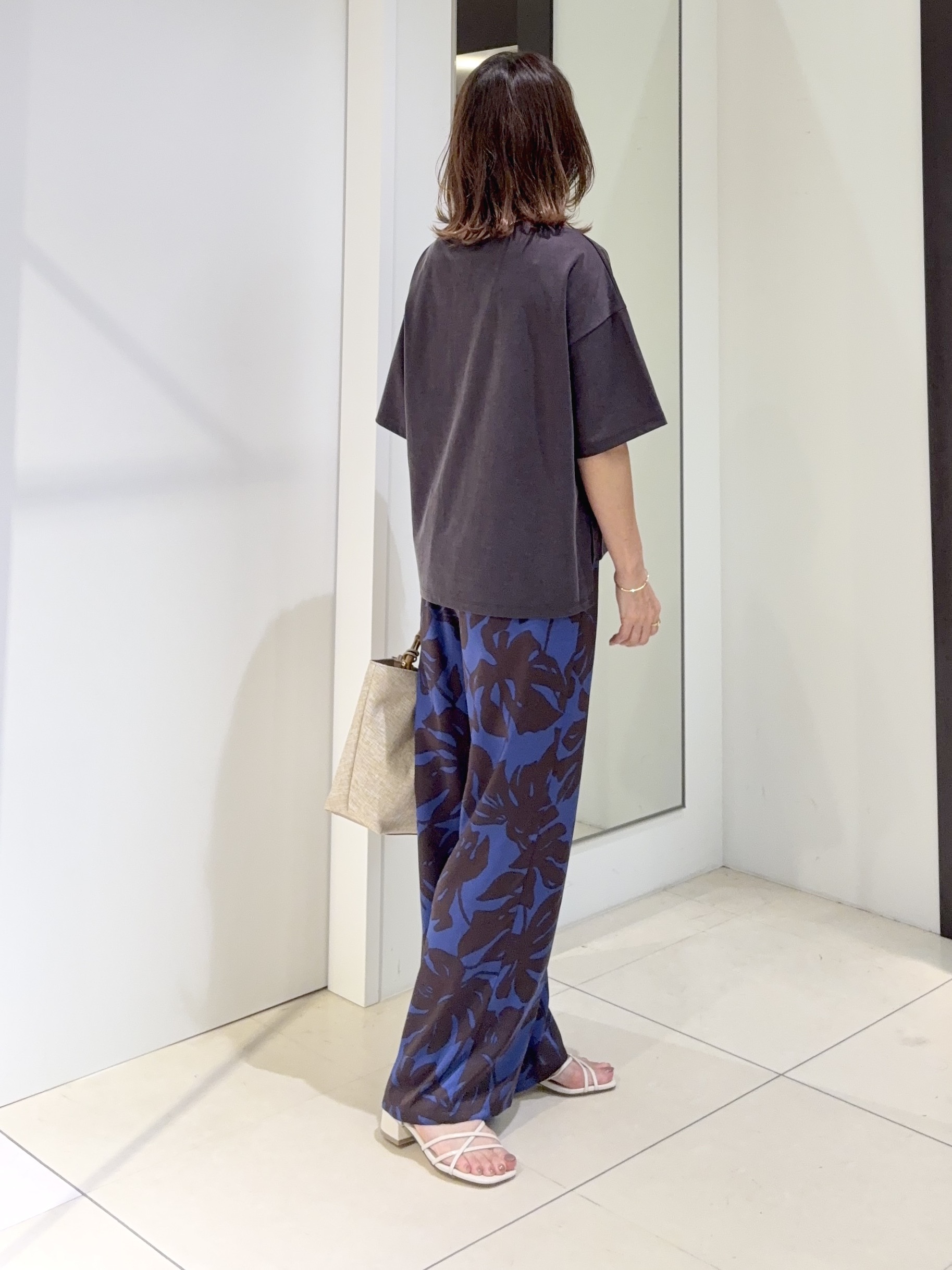 tomoさんの「UNTITLED｜【きれいめTシャツ/セットアップ可】ヴィンテージライクプルオーバー」を使ったコーディネート