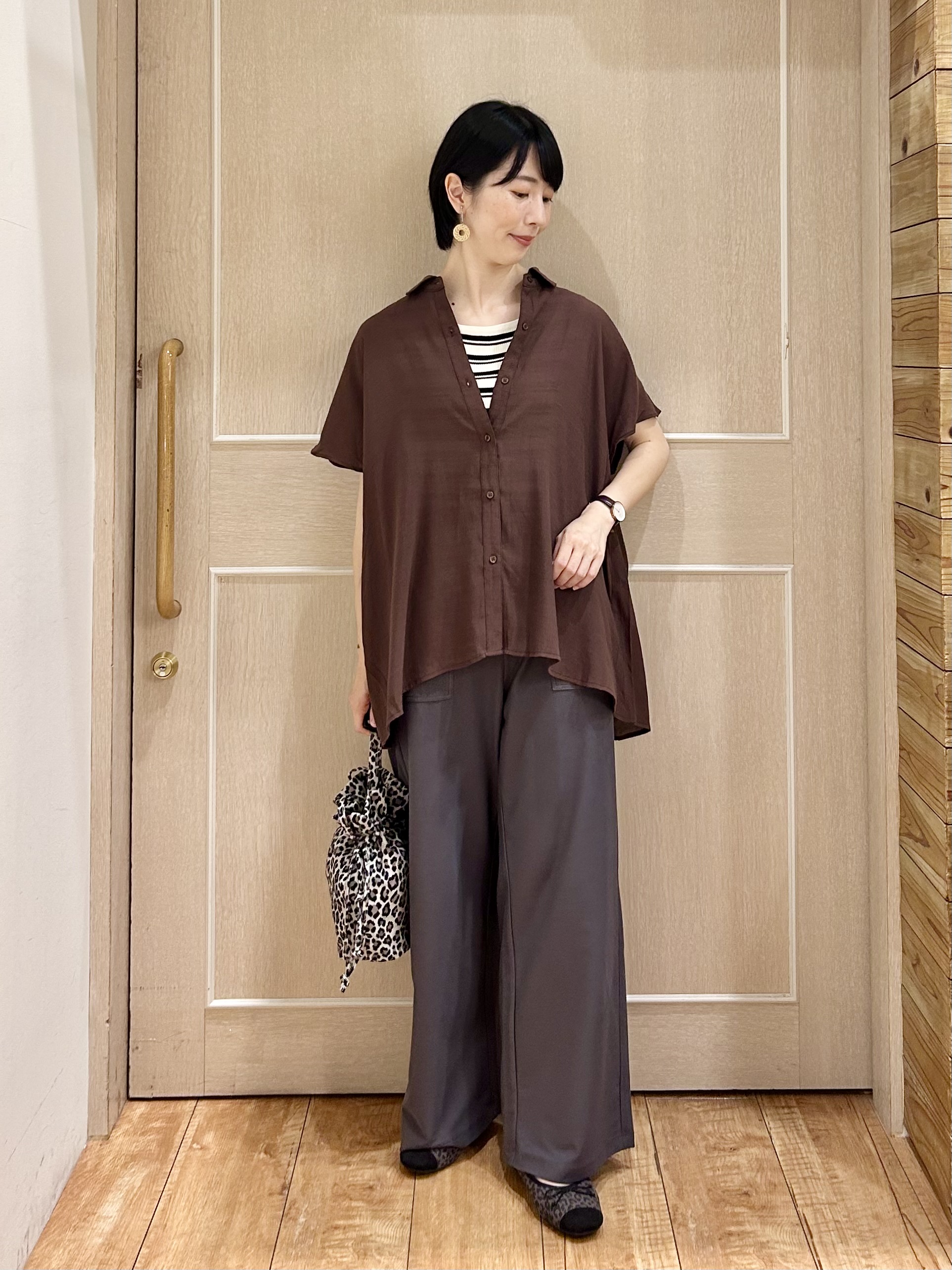 ちぐささんの「SHOO･LA･RUE｜【ひんやり/UV】ほんのりシアーで上品な バックギャザーブラウス」を使ったコーディネート