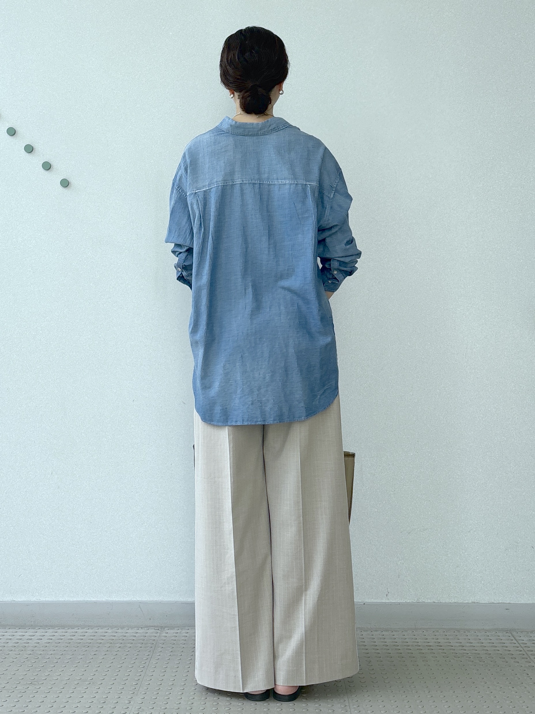 saitoさんの「DRESSTERIOR｜【涼しく着映え】シアーデニムシャツ」を使ったコーディネート